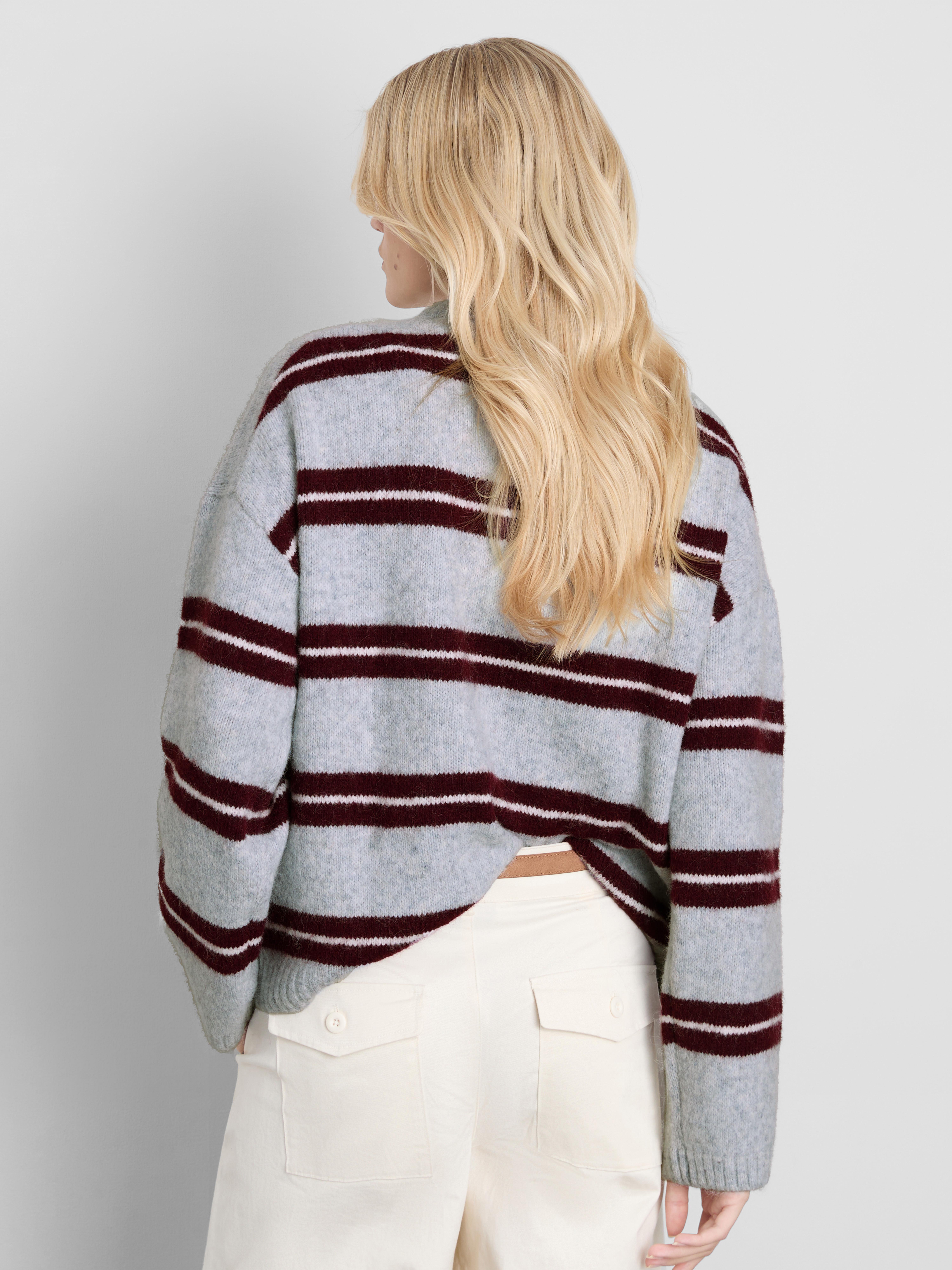 Knitted Fluffy Stripe Crew Neck Sweater - Gray