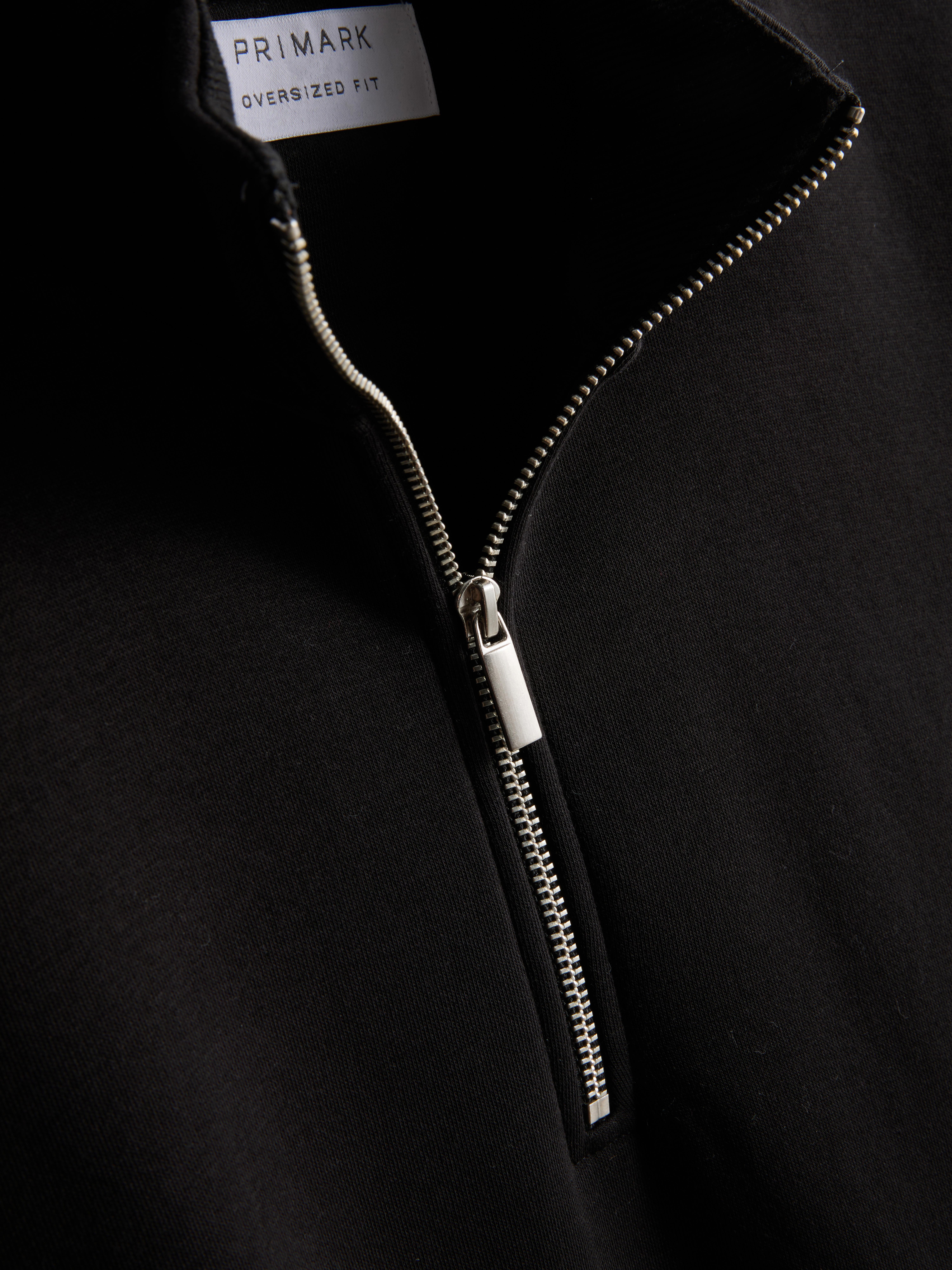 Half-Zip Sweatshirt - Black