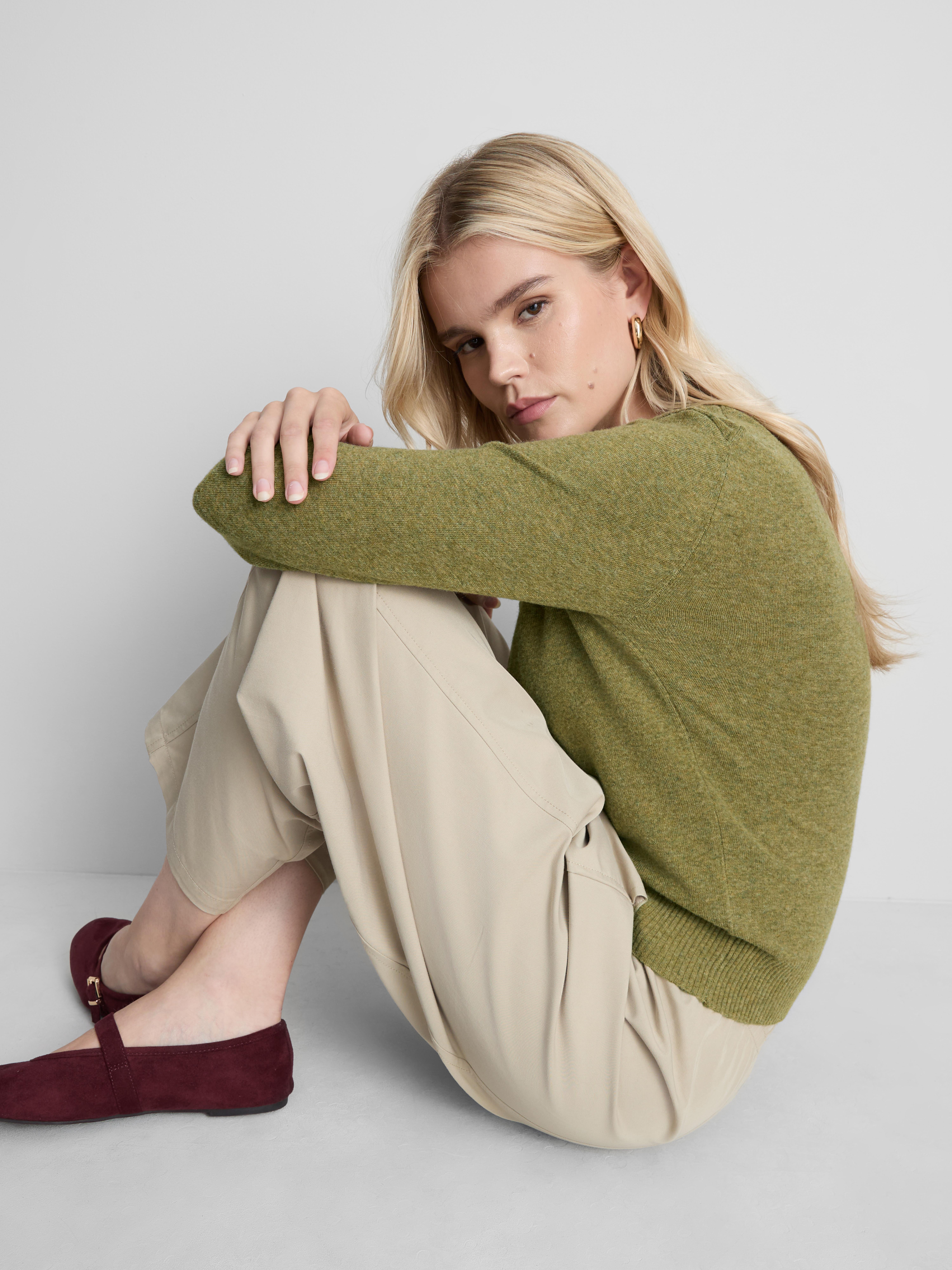Knitted V-Neck Sweater - Green