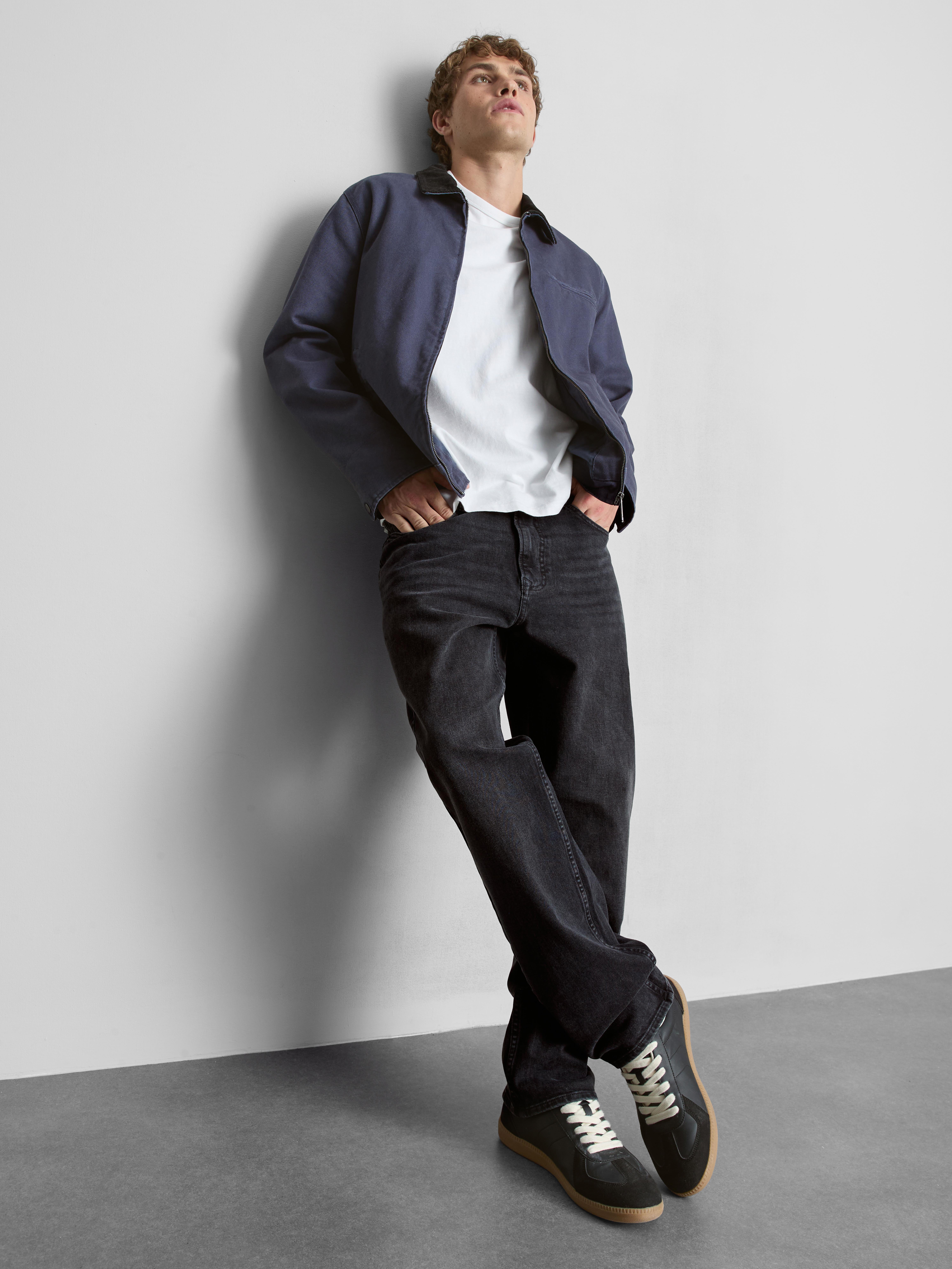 Mid-Rise Straight-Leg Jeans - Black