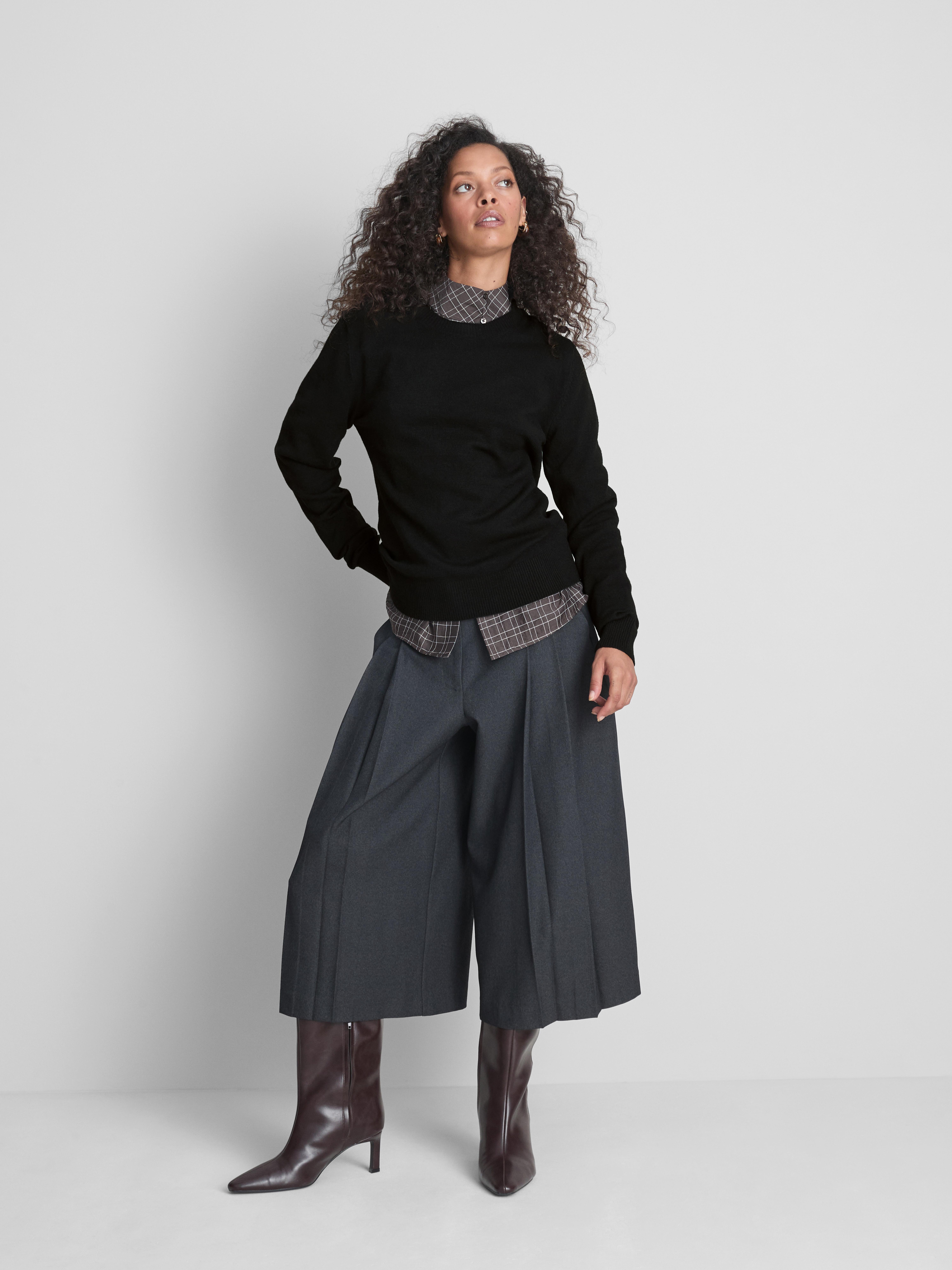 Soft Knitted Crew Neck Sweater - Black