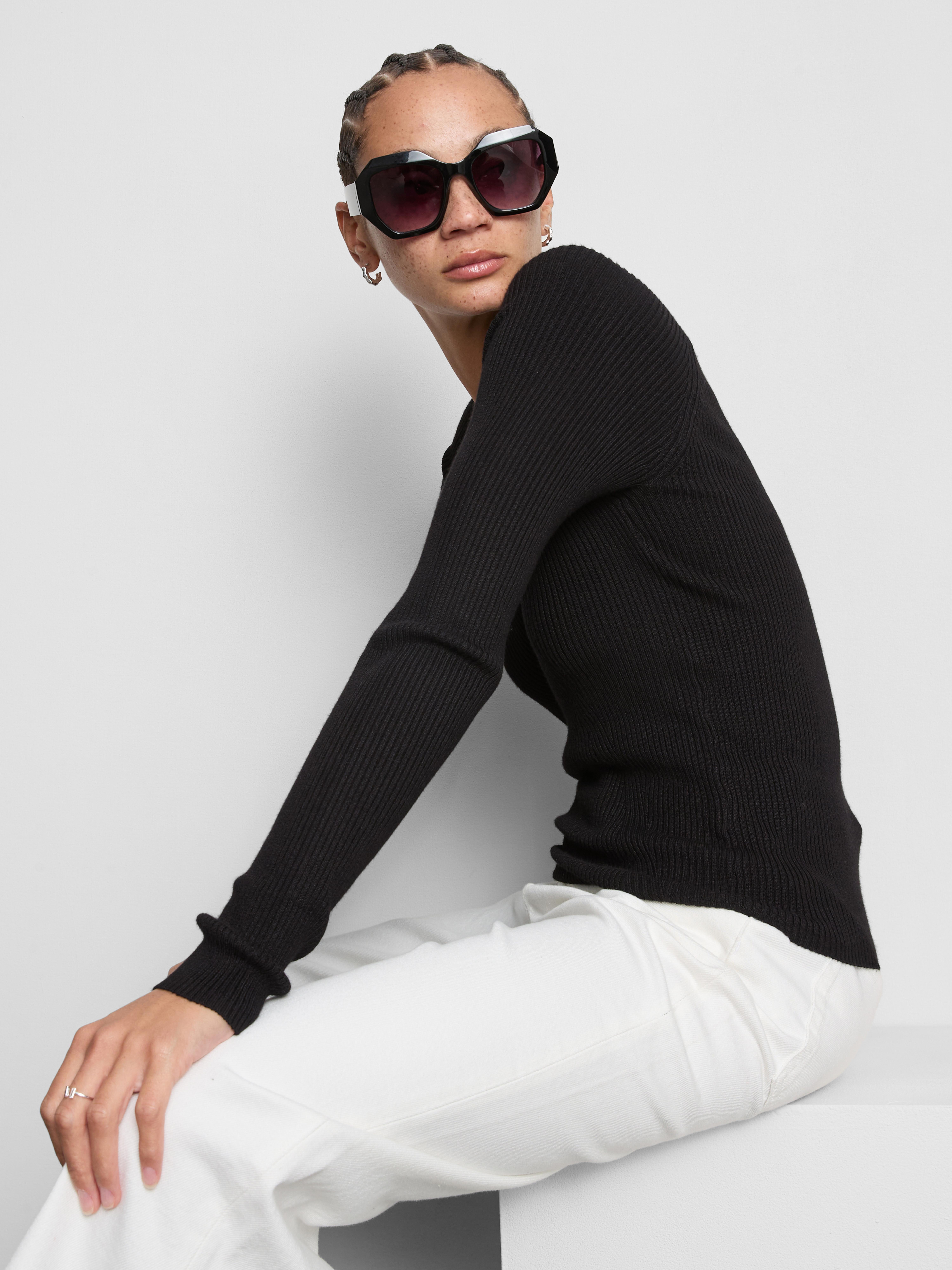 Ribbed V-Neck Sweater - Black