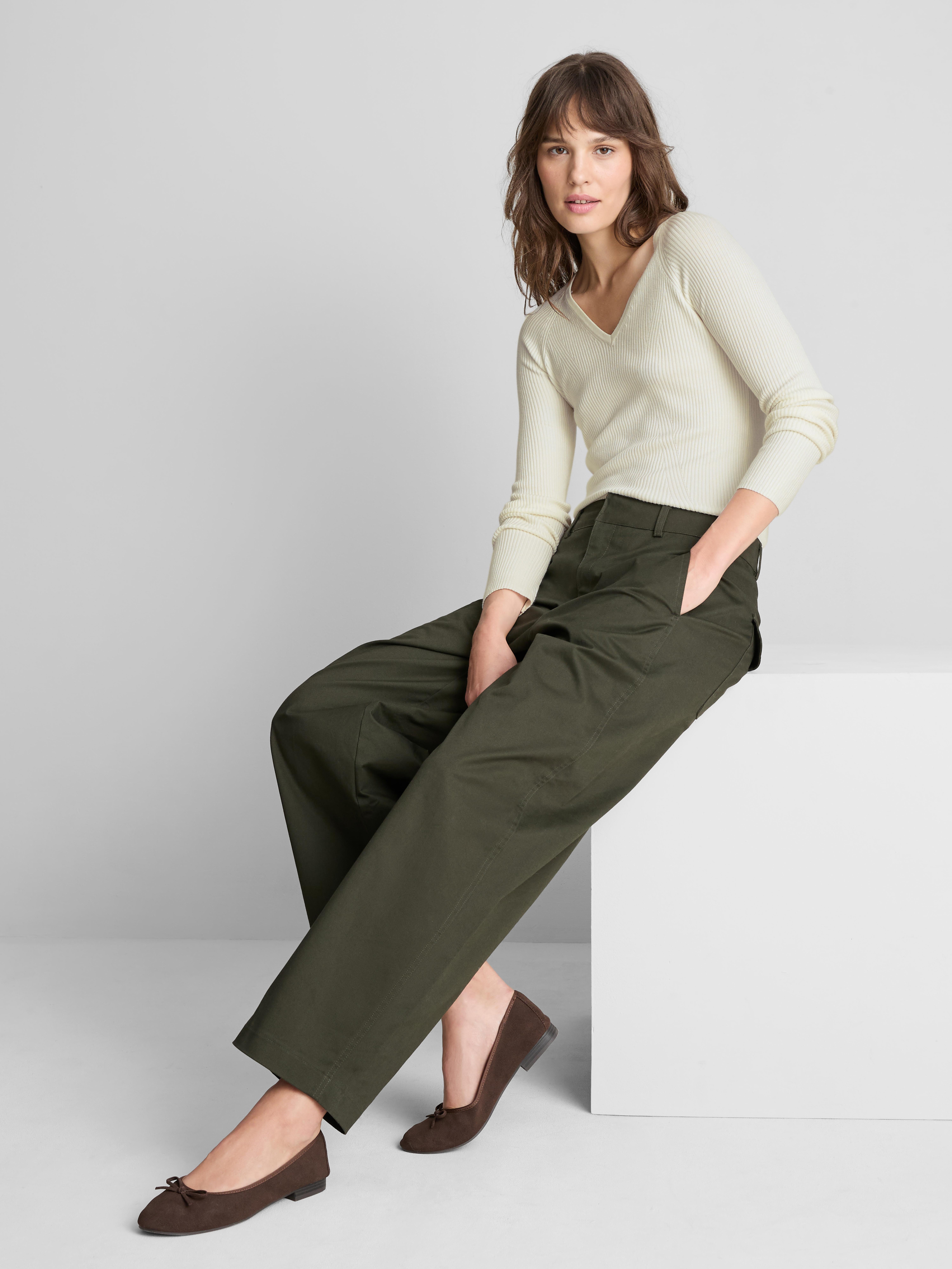 Ribbed V-Neck Sweater - Ivory
