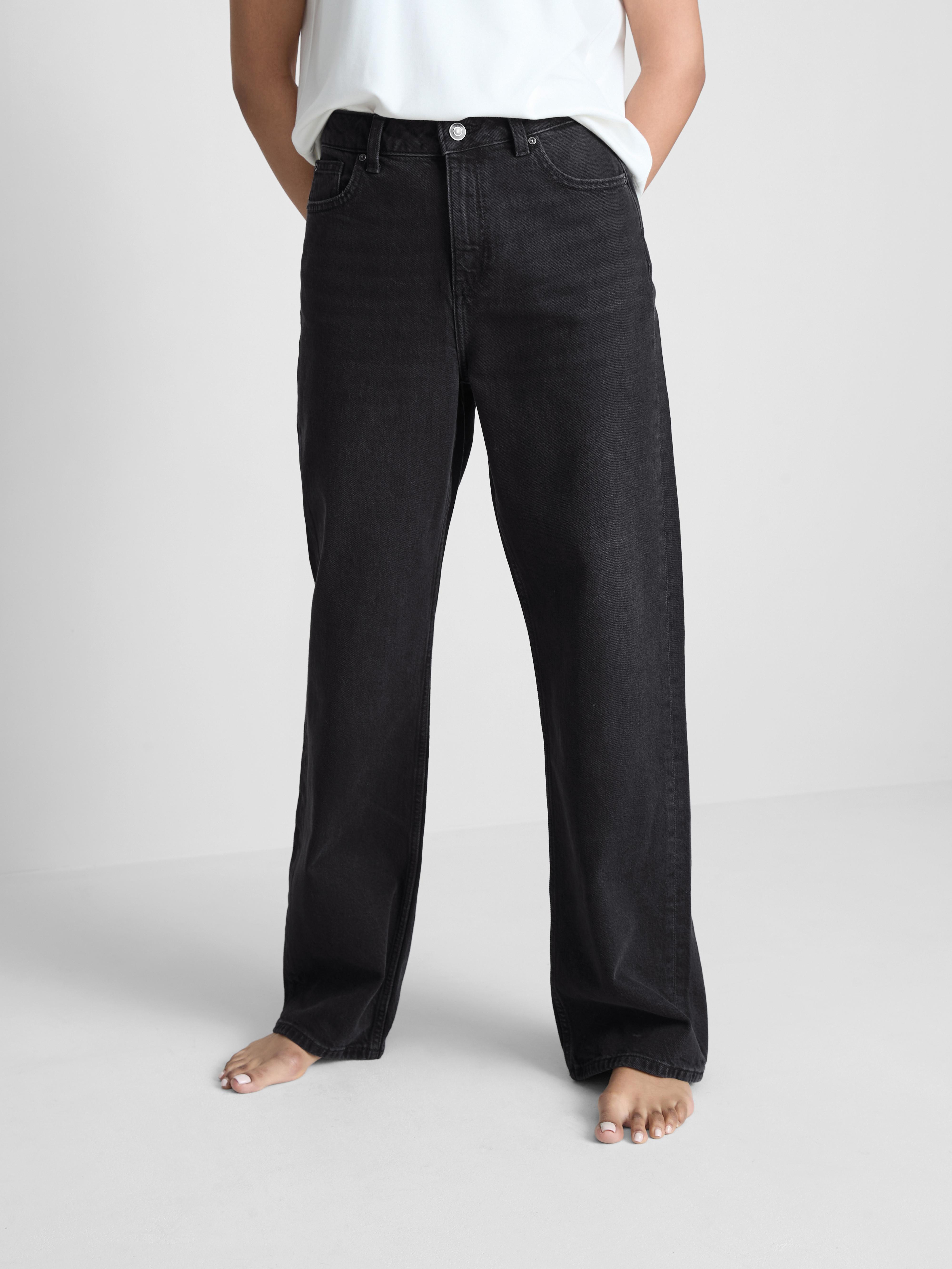 High-Waisted Straight-Leg Jeans - Black