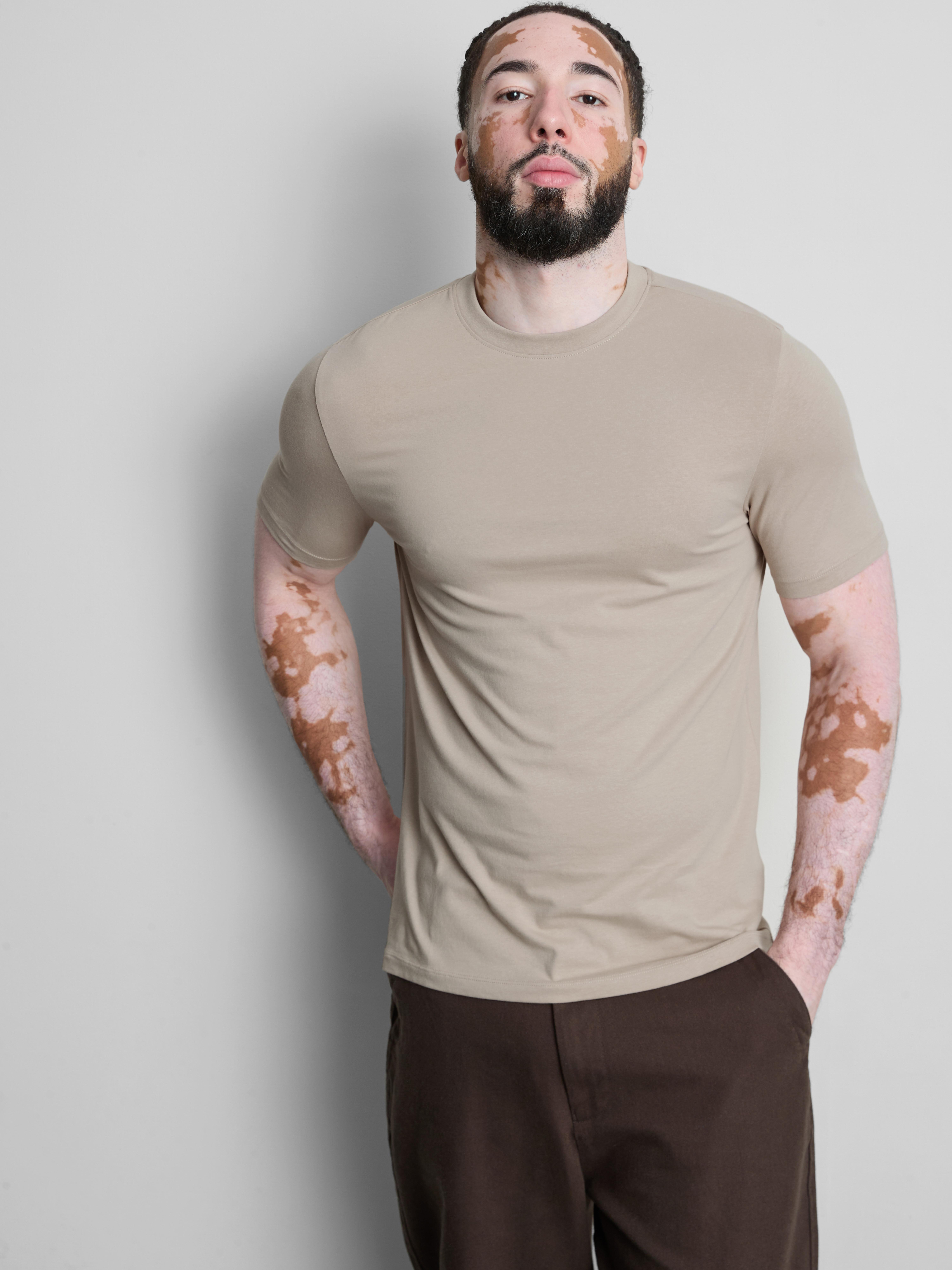 Slim-Fit LYCRA® T-Shirt - Stone
