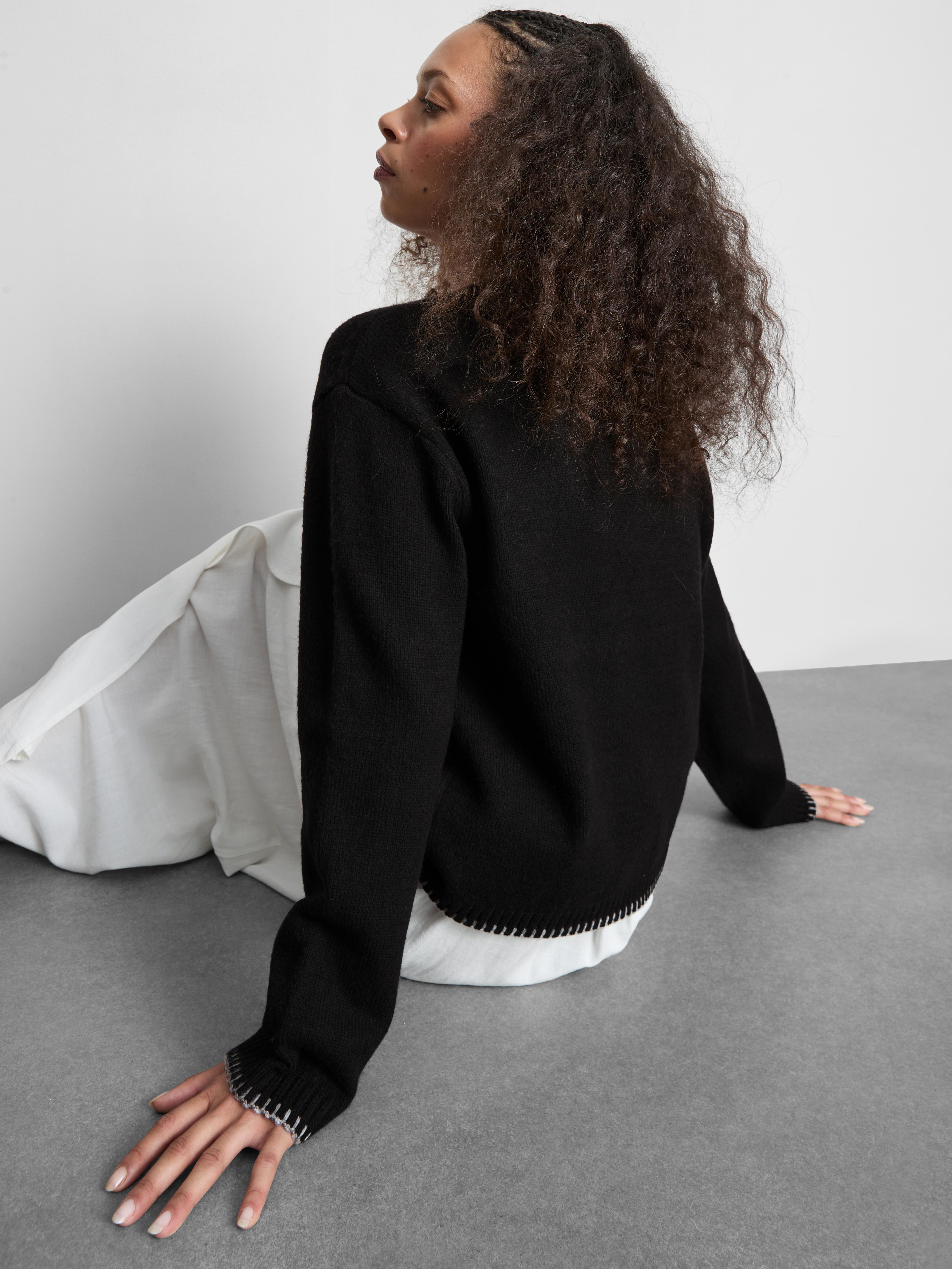 Knitted Stitch-Detail Crewneck Sweater - Black