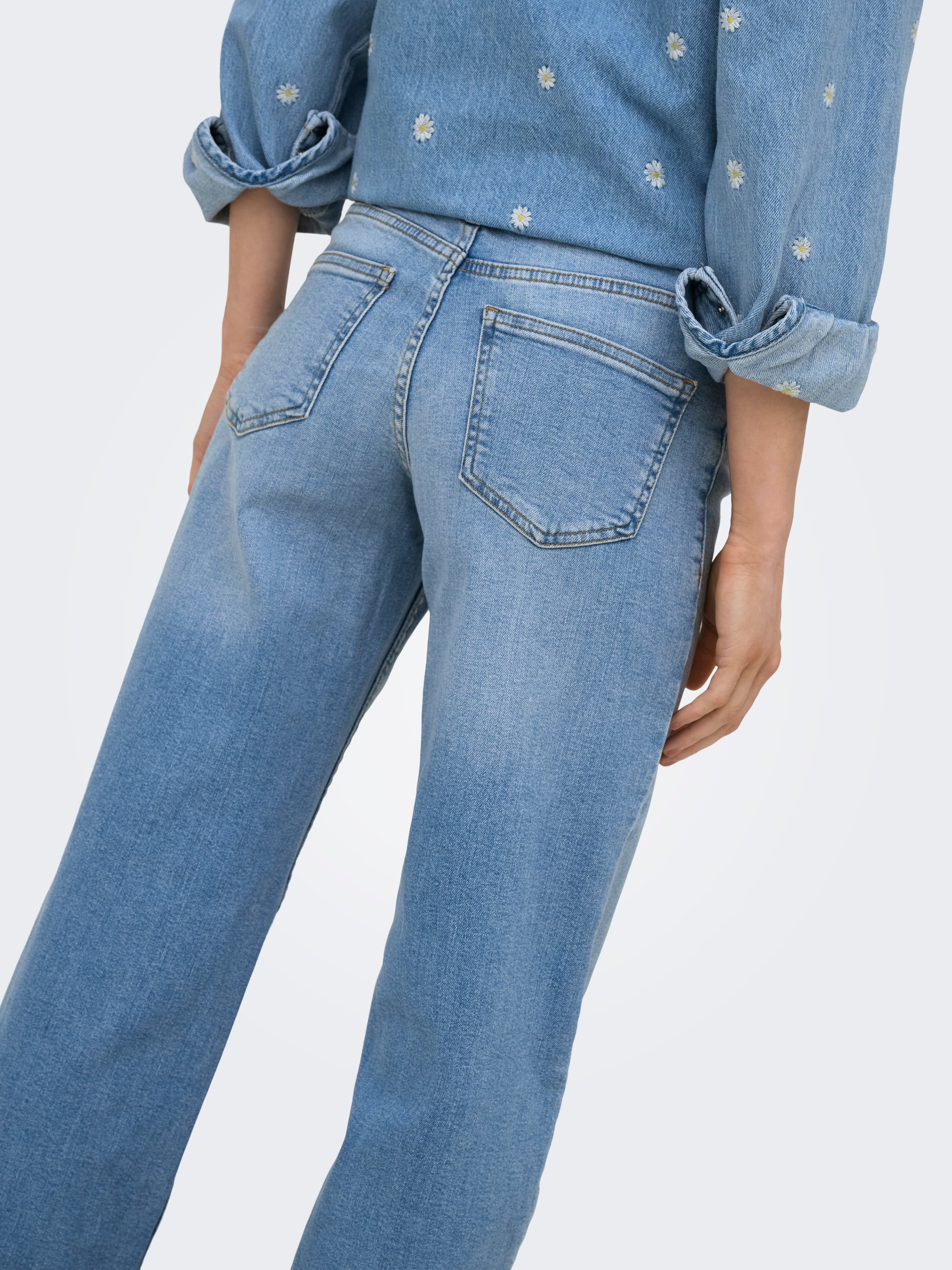 ONLJULLES Low waist Wide Leg Fit Jeans Light Blue Denim