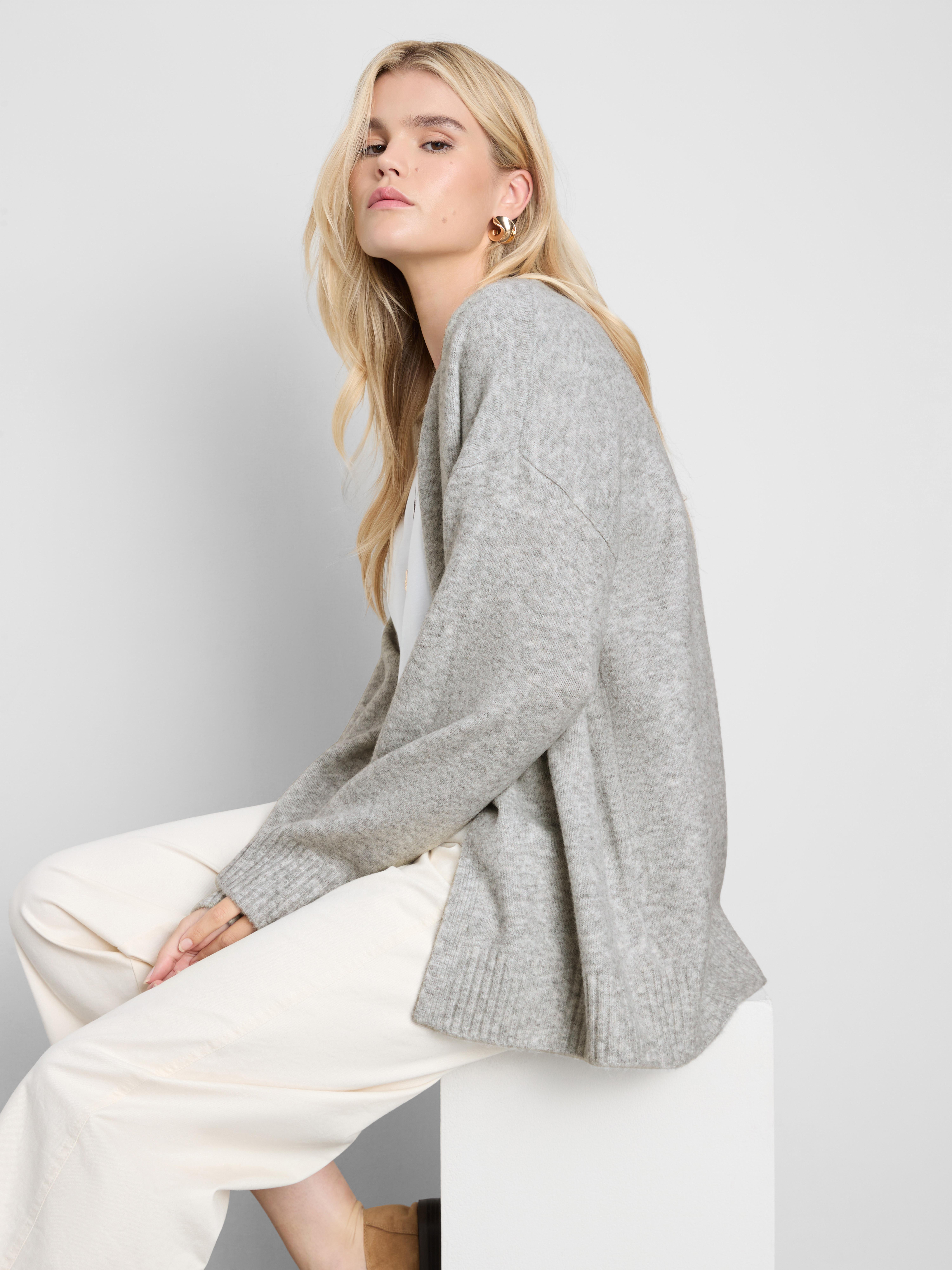 Classic Relaxed Knitted Cardigan - Light Gray