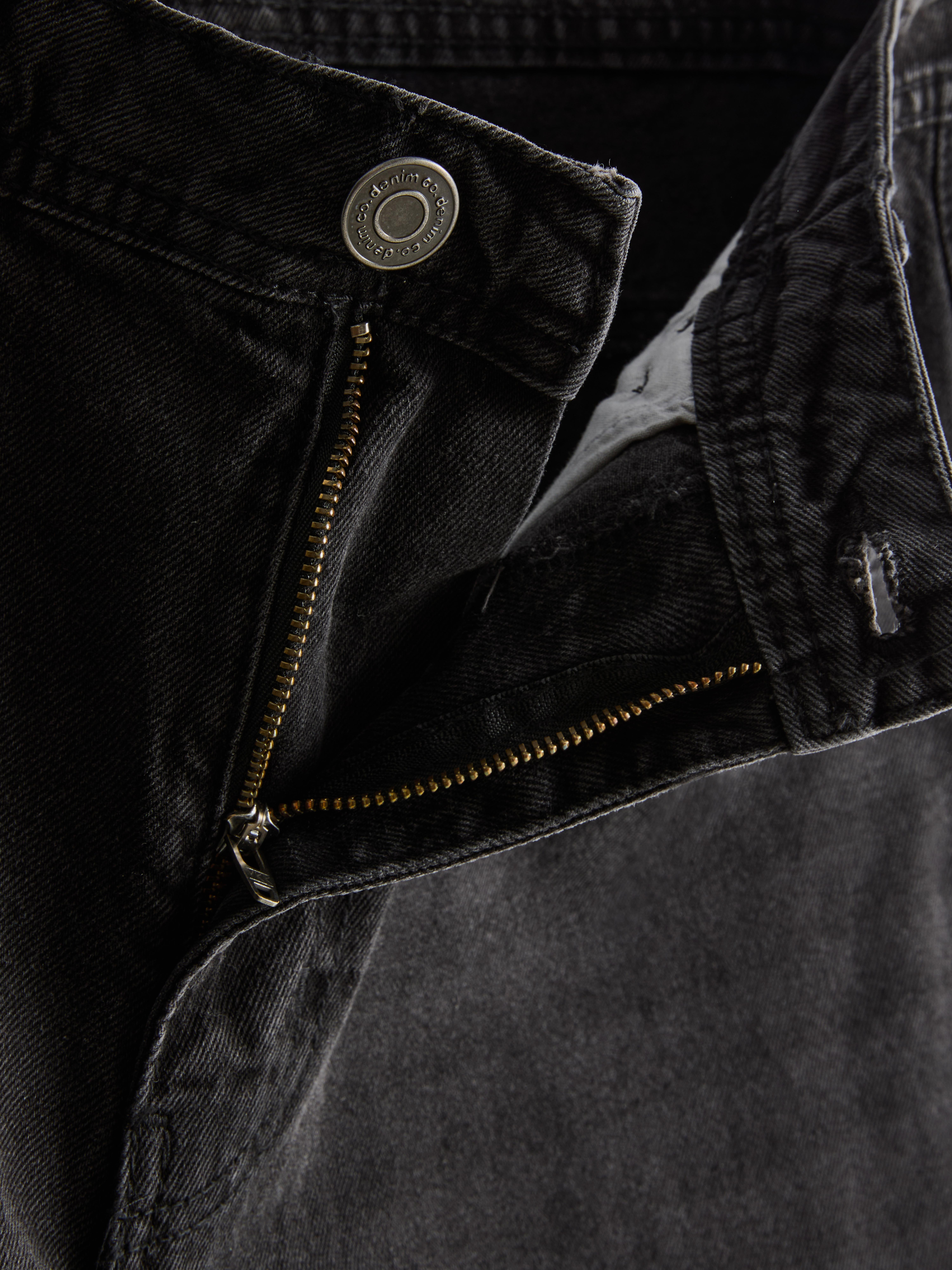Mid-Rise Relaxed Straight Leg Jeans - Black