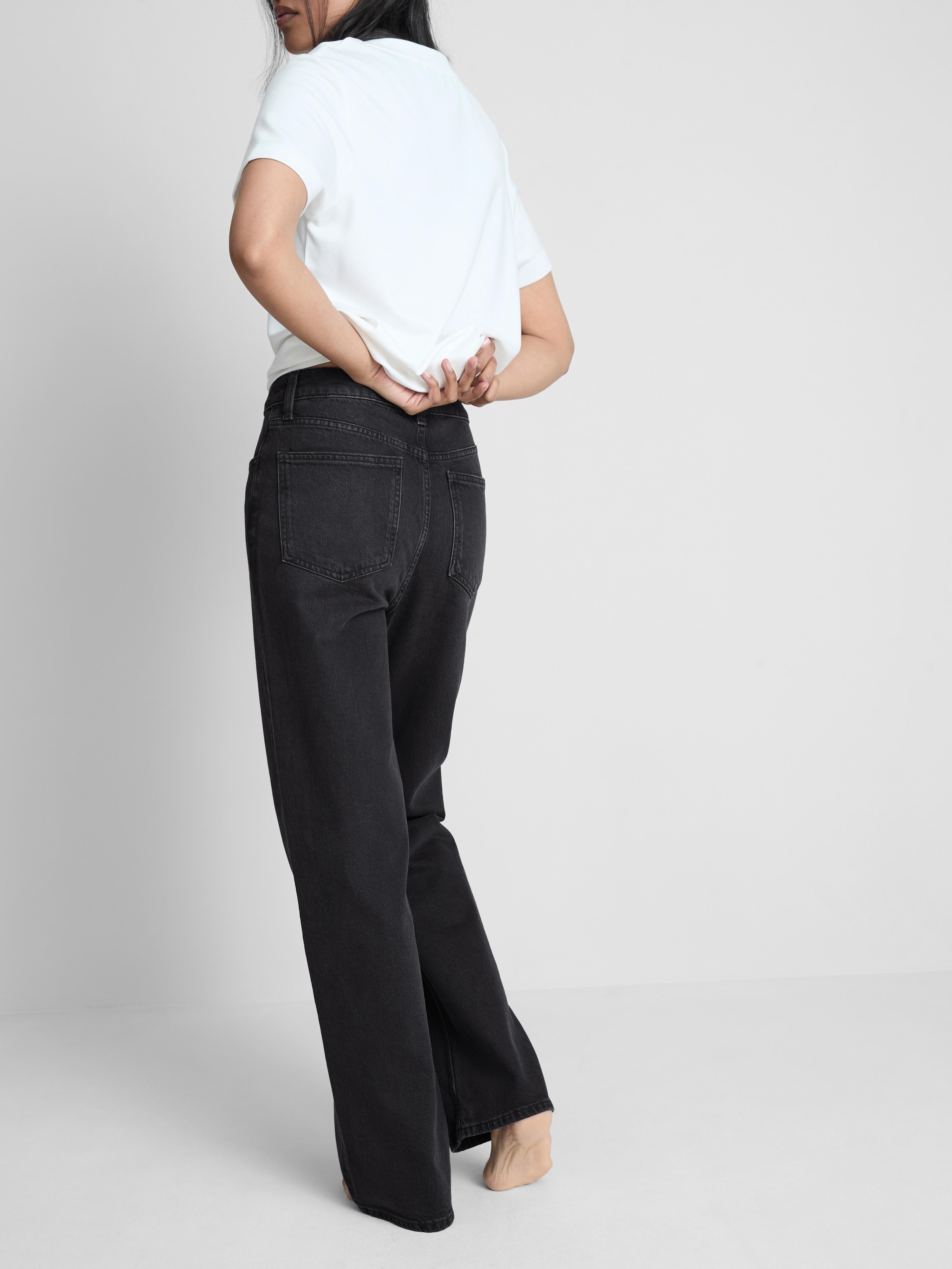 High-Waisted Straight-Leg Jeans - Black