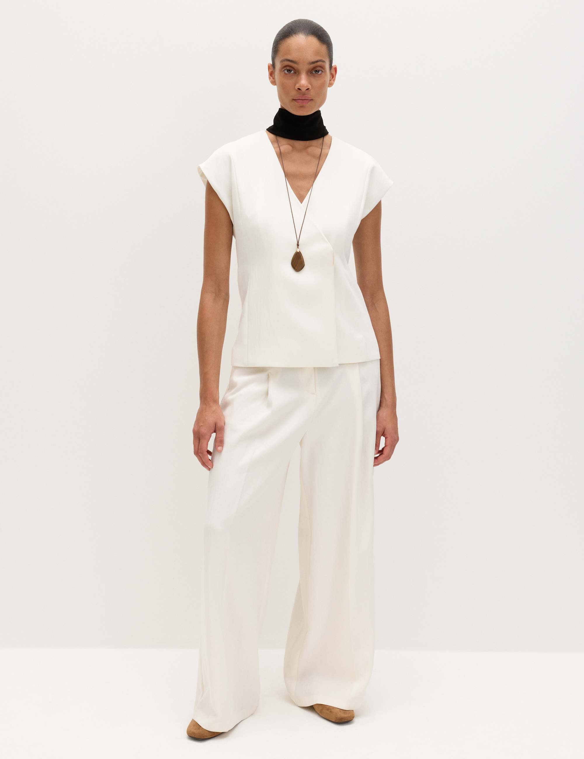 Single Pleat Wide Leg Trousers with Linen