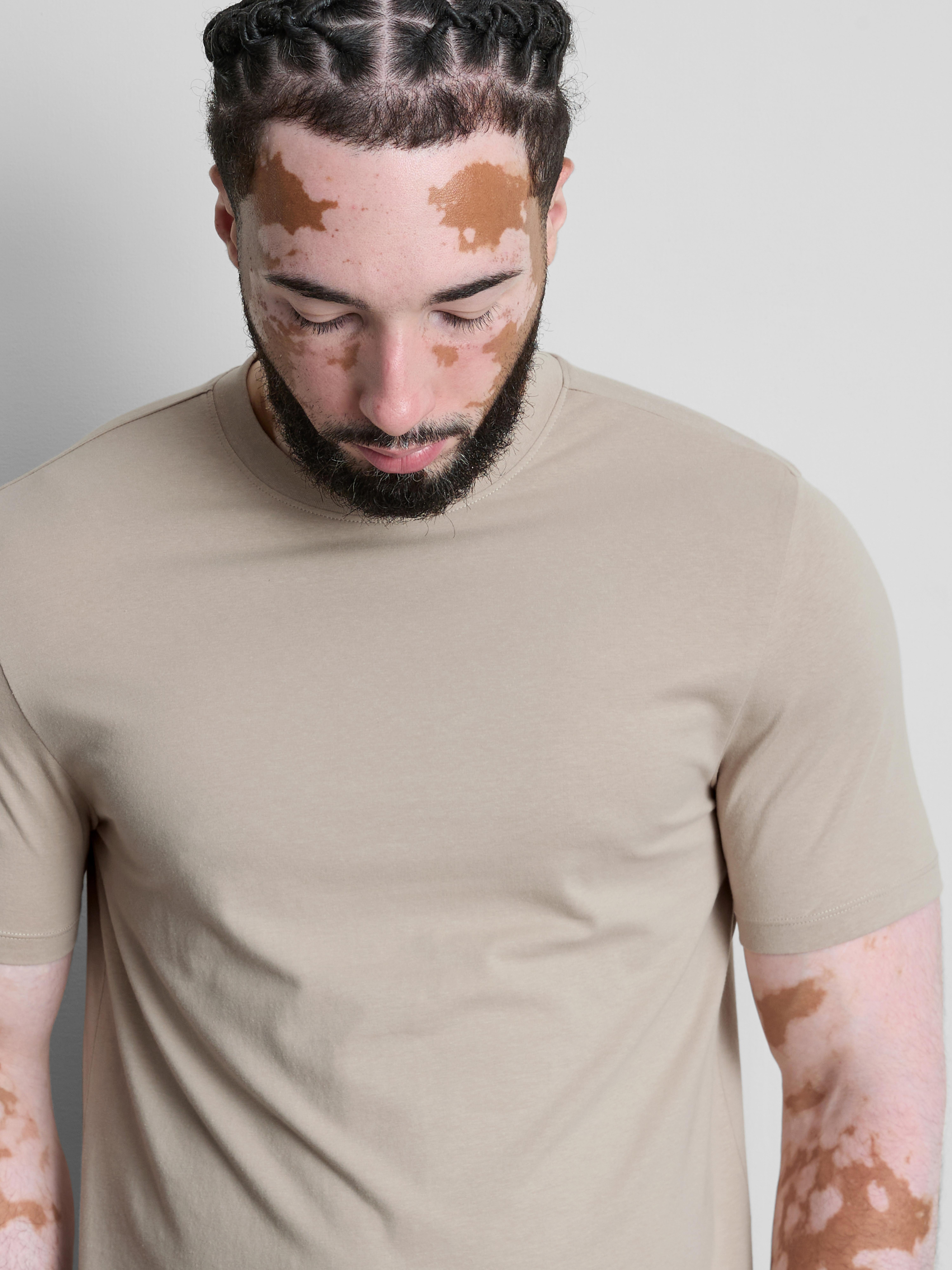 Slim-Fit LYCRA® T-Shirt - Stone