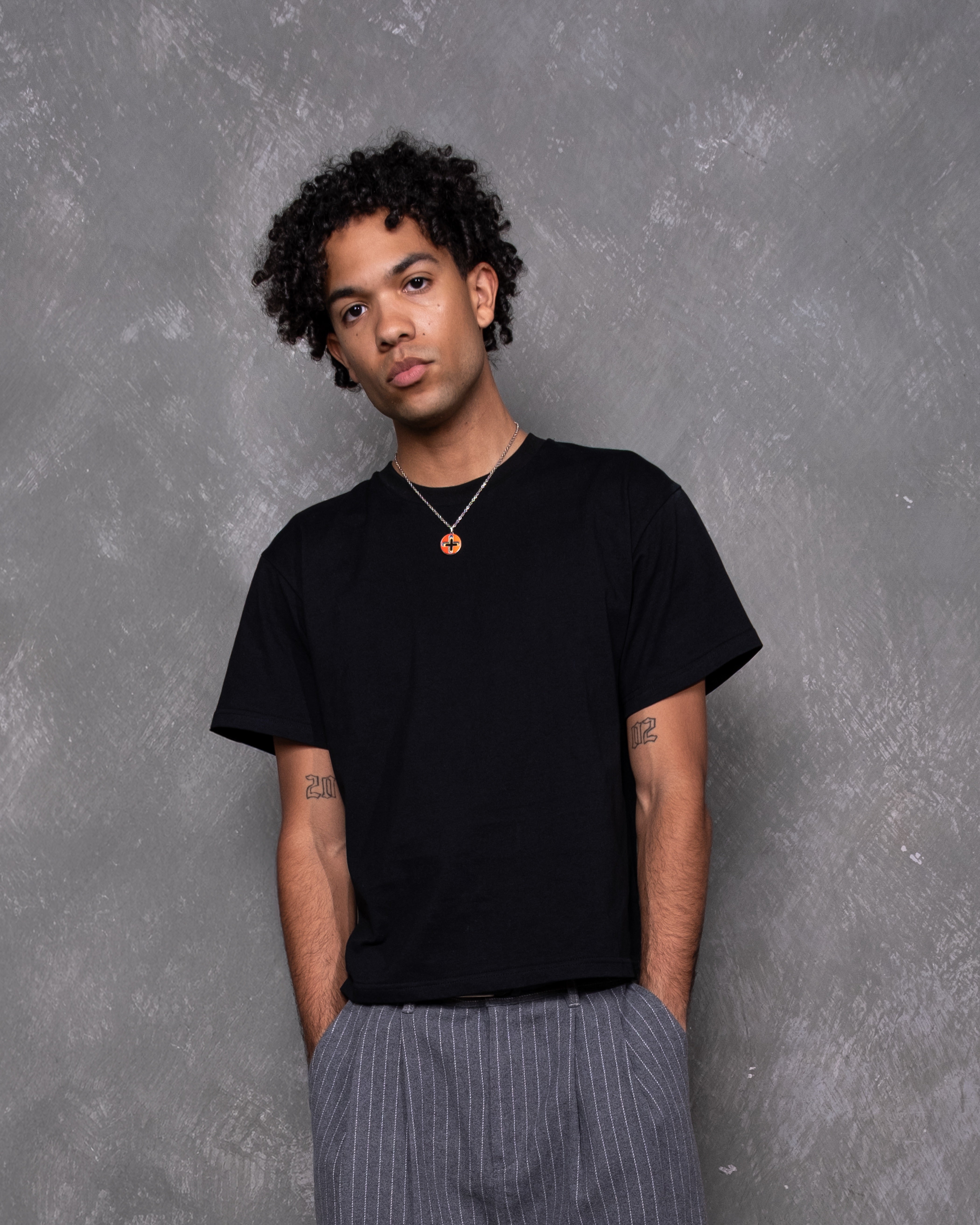 BLANK BLACK TEE