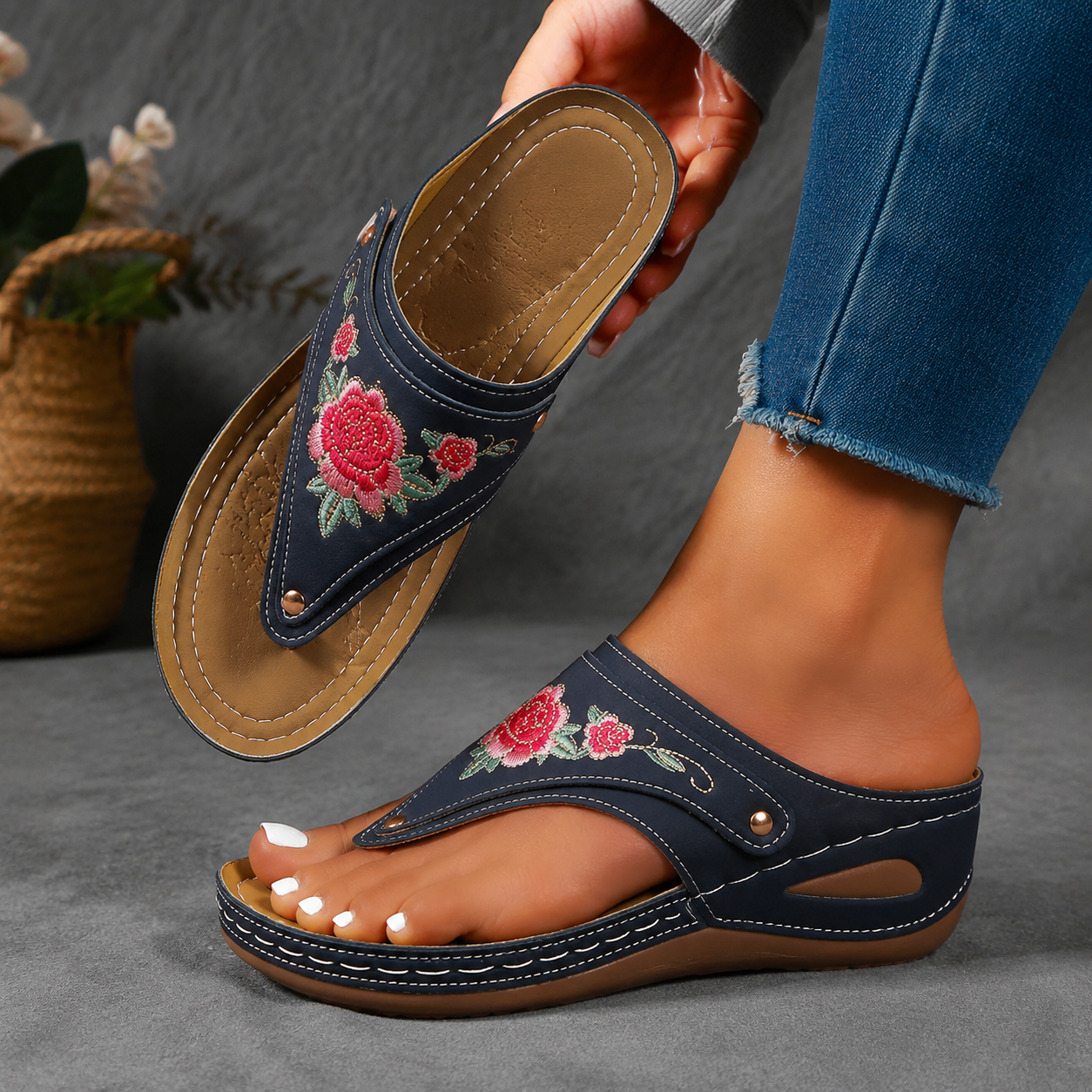Last day—half-price offer ✨ Breathable petal-style sports sandals with non-slip soles.