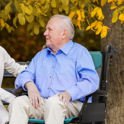 Monicare - Silla de ruedas para adultos con reposapiés abatible y frenos de mano con cierre de bucle, silla de rueda de asiento de 17.5 pulgadas, rueda trasera de 15 pulgadas, ligera, ultraligera,