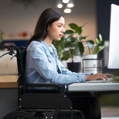 Monicare - Silla de ruedas para adultos con reposapiés abatible y frenos de mano con cierre de bucle, silla de rueda de asiento de 17.5 pulgadas, rueda trasera de 15 pulgadas, ligera, ultraligera,