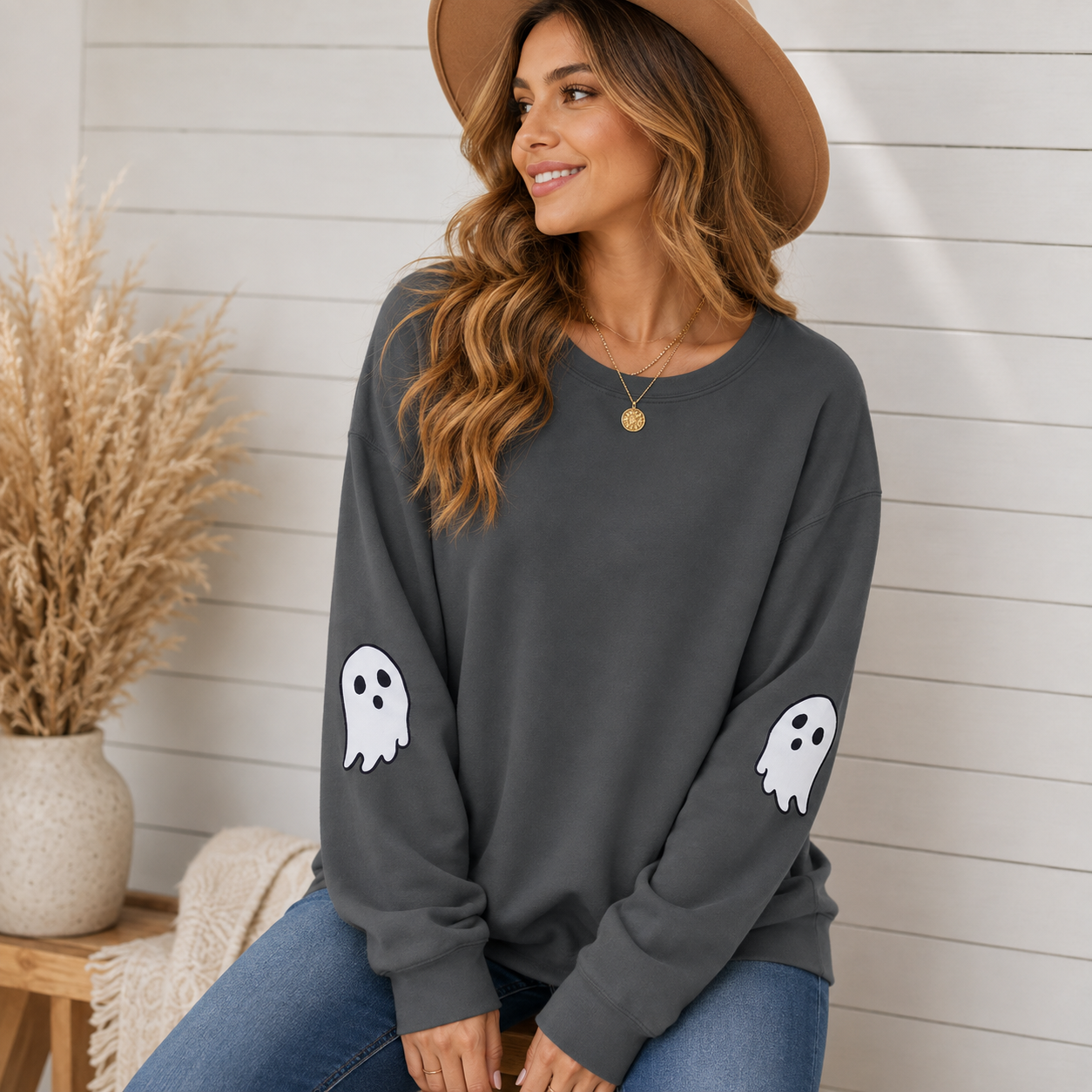 👻 Women’s Cute Ghost Halloween Sweatshirt – Cozy Long Sleeve Pullover, Spooky Fall Casual Top
