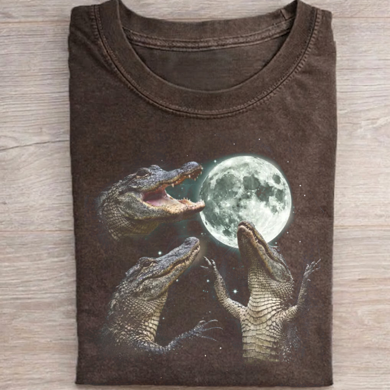 Alligator Howling at Moon Vintage 90s Graphic T-shirt-NaturexCraft