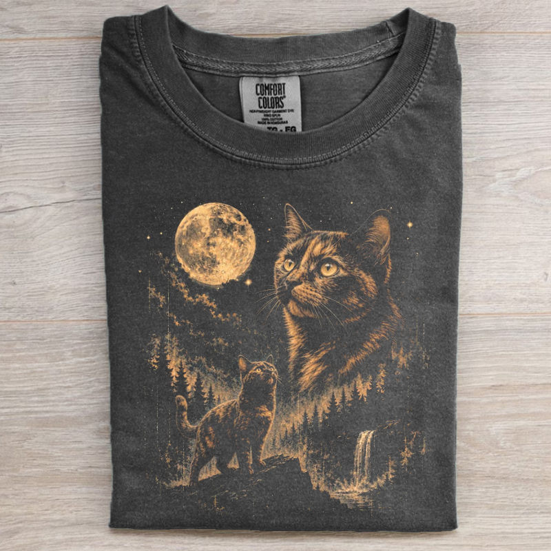 Tortoiseshell Cat Moon Graphic T-shirt-NaturexCraft