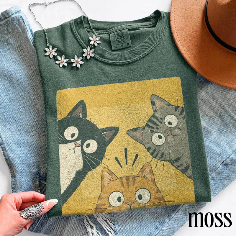 Vintage Funny Curious Cats Graphic T-shirt-NaturexCraft