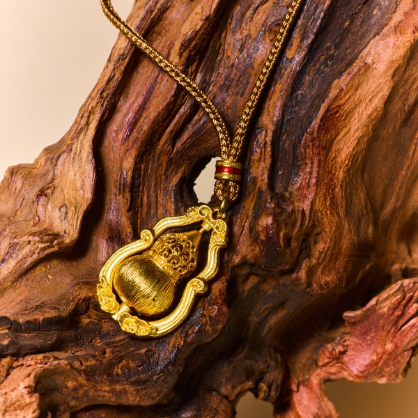 Spinning Gourd Pendant