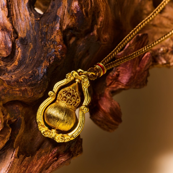 Spinning Gourd Pendant