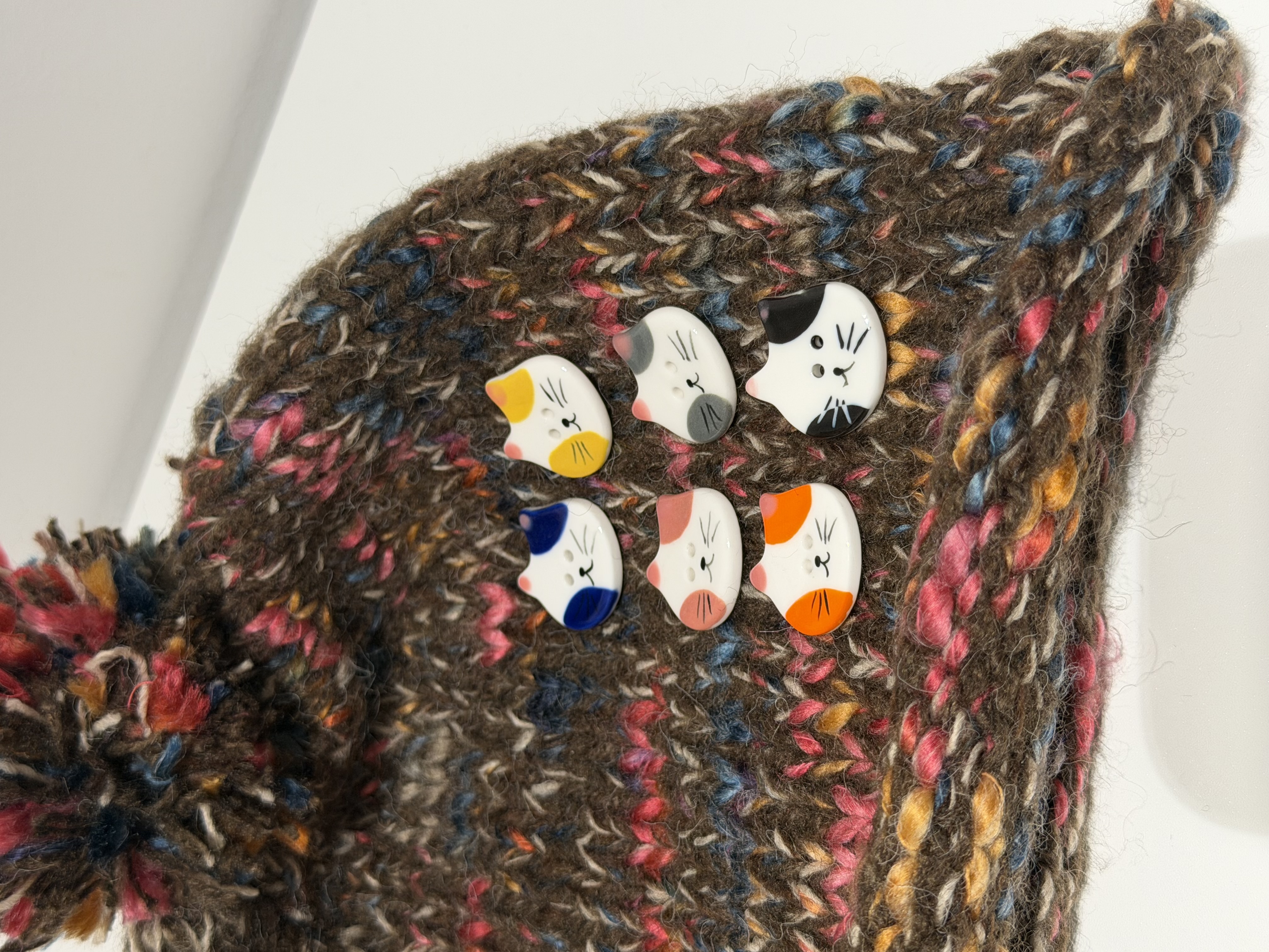 Hand Painted Cat Shaped Ceramic Buttons, Cute Kitten Decorative Buttons for Knitting, Crochet, Garment & DIY Craft