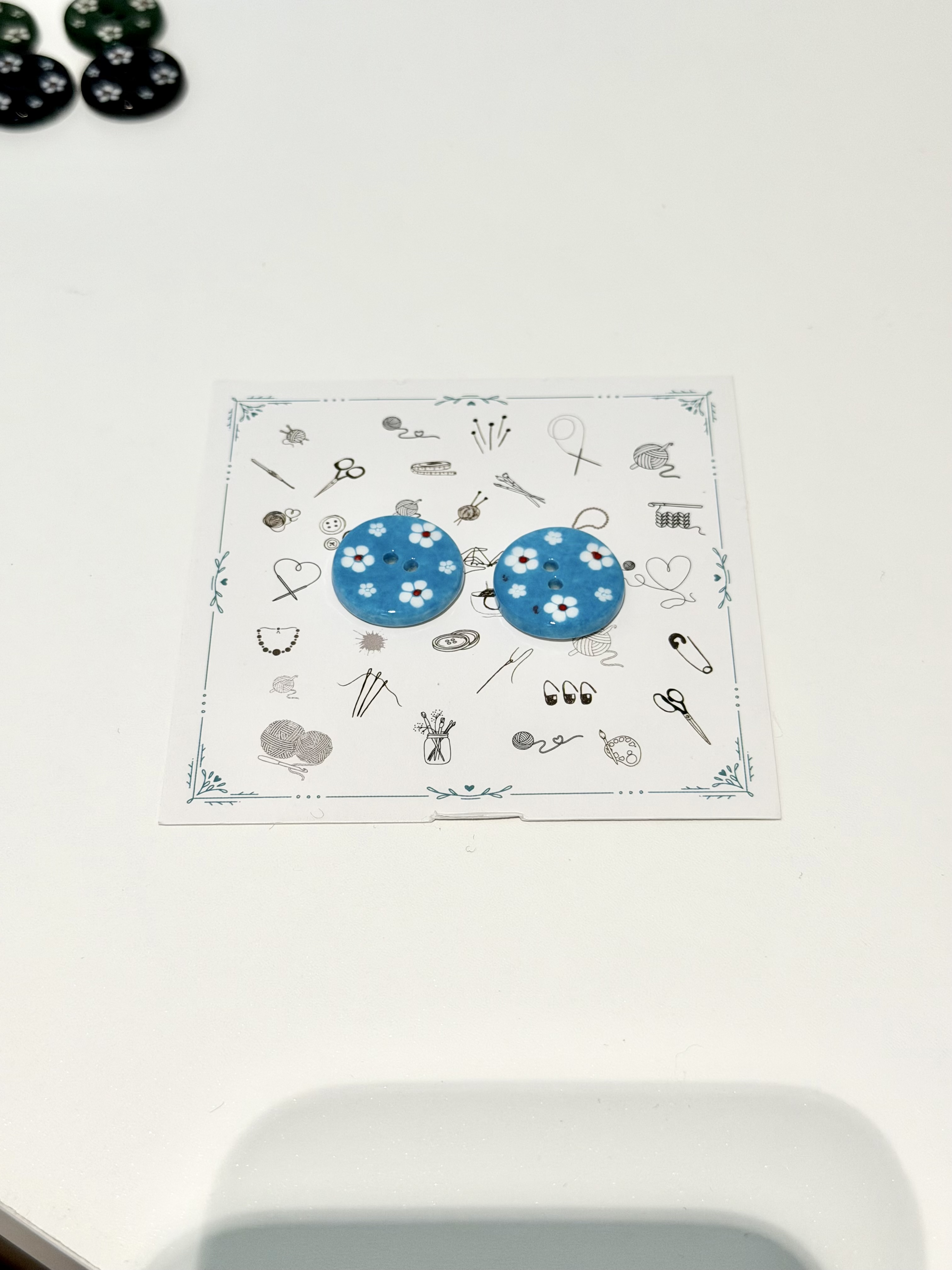 Hand Painted Floral Ceramic Buttons, Round Daisy Pattern Decorative Buttons for Knitting, Crochet, Garment & DIY Crafts