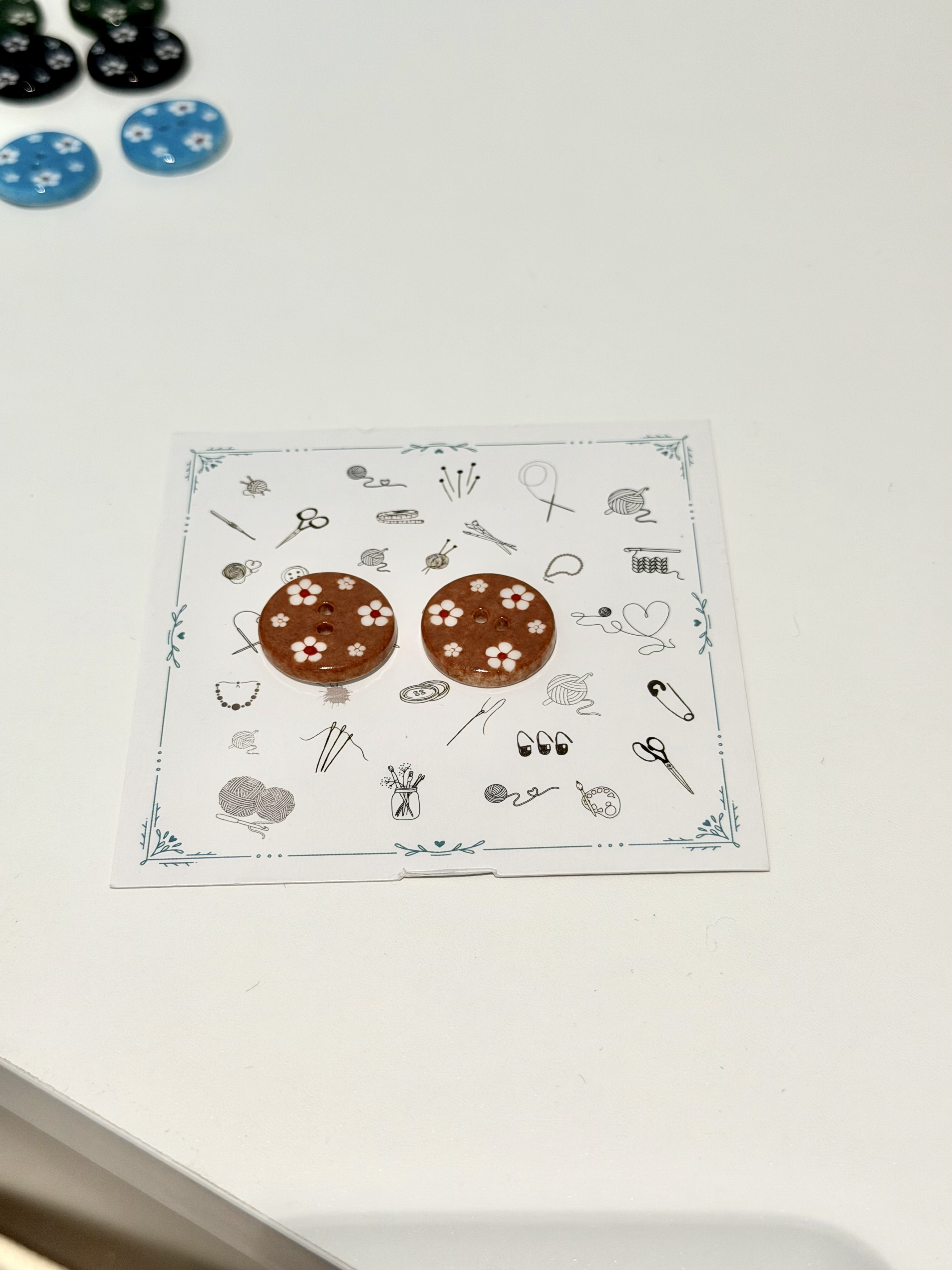 Hand Painted Floral Ceramic Buttons, Round Daisy Pattern Decorative Buttons for Knitting, Crochet, Garment & DIY Crafts