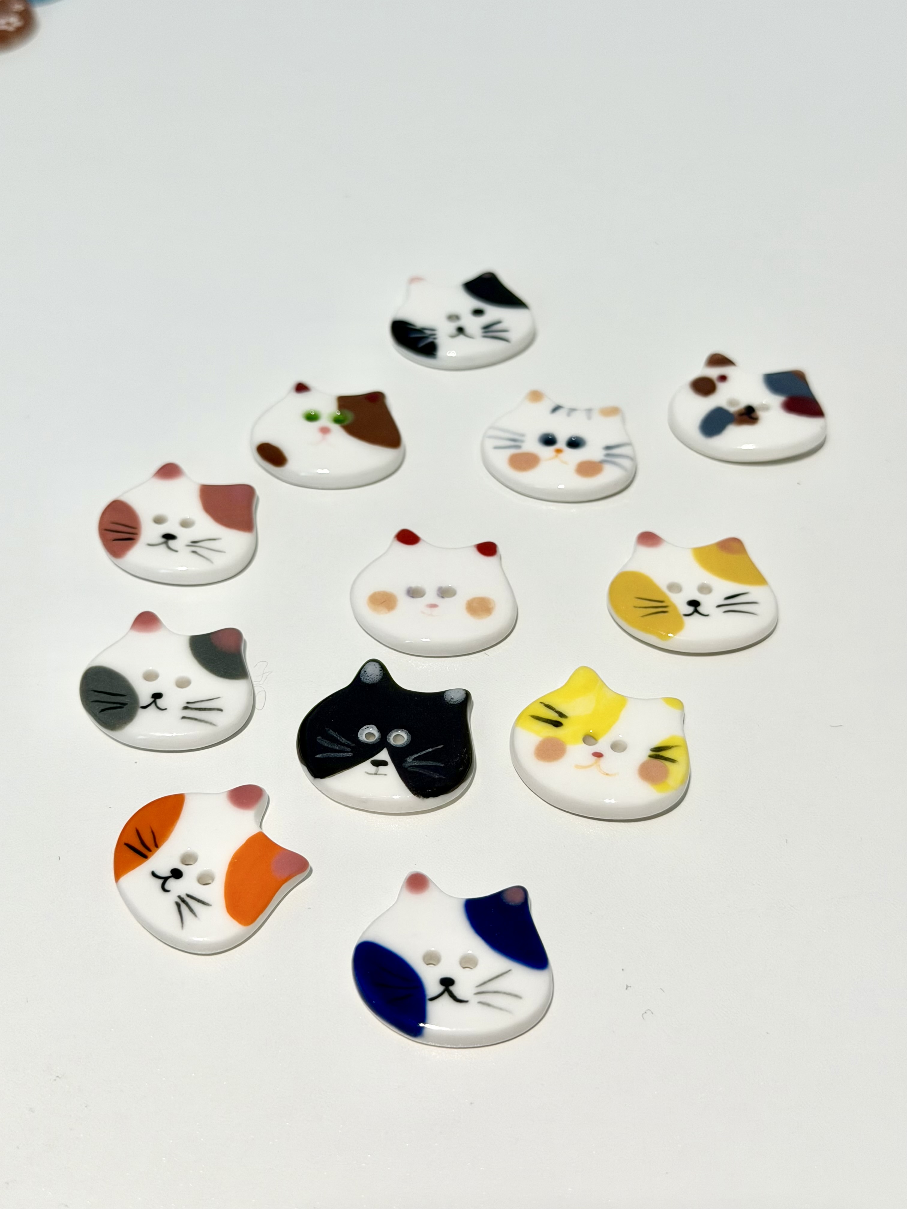 Hand Painted Cat Shaped Ceramic Buttons, Cute Kitten Decorative Buttons for Knitting, Crochet, Garment & DIY Craft