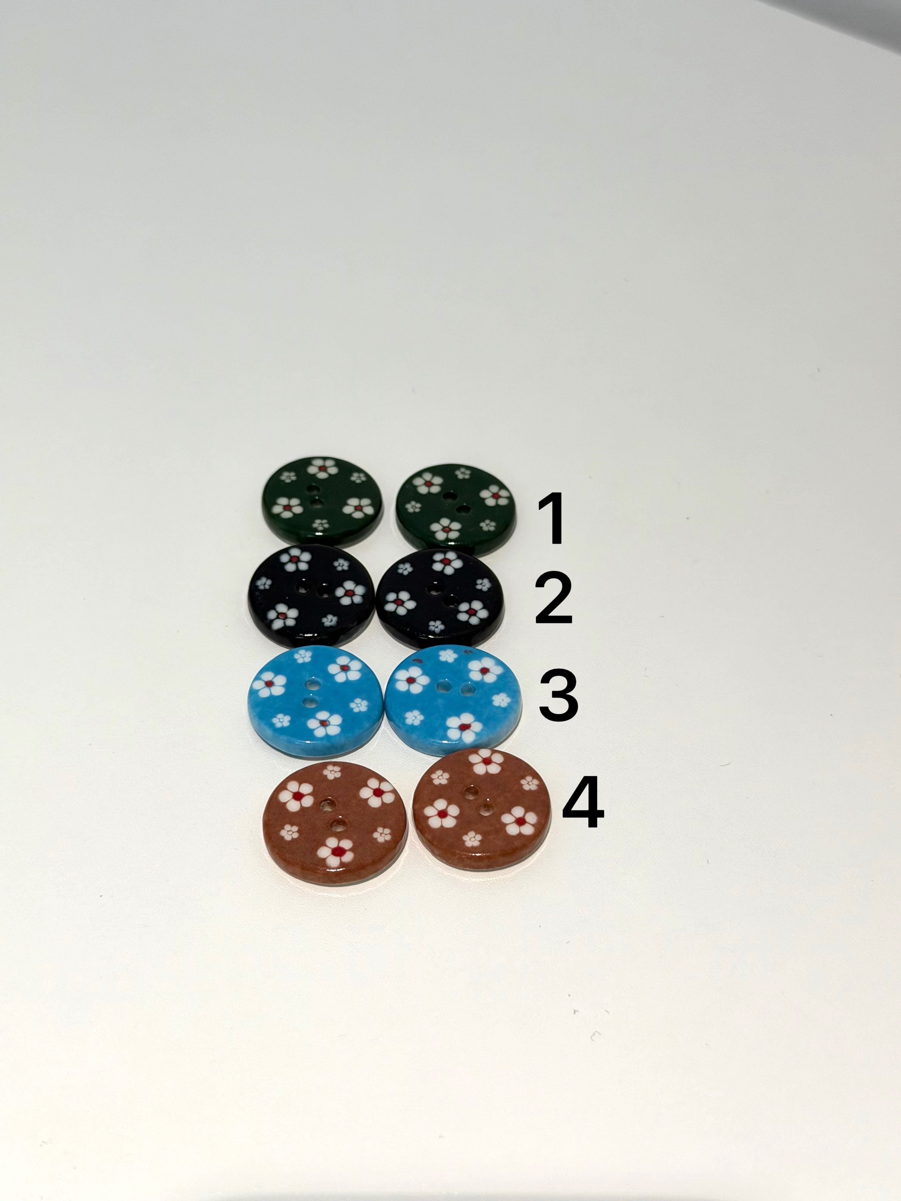 Hand Painted Floral Ceramic Buttons, Round Daisy Pattern Decorative Buttons for Knitting, Crochet, Garment & DIY Crafts