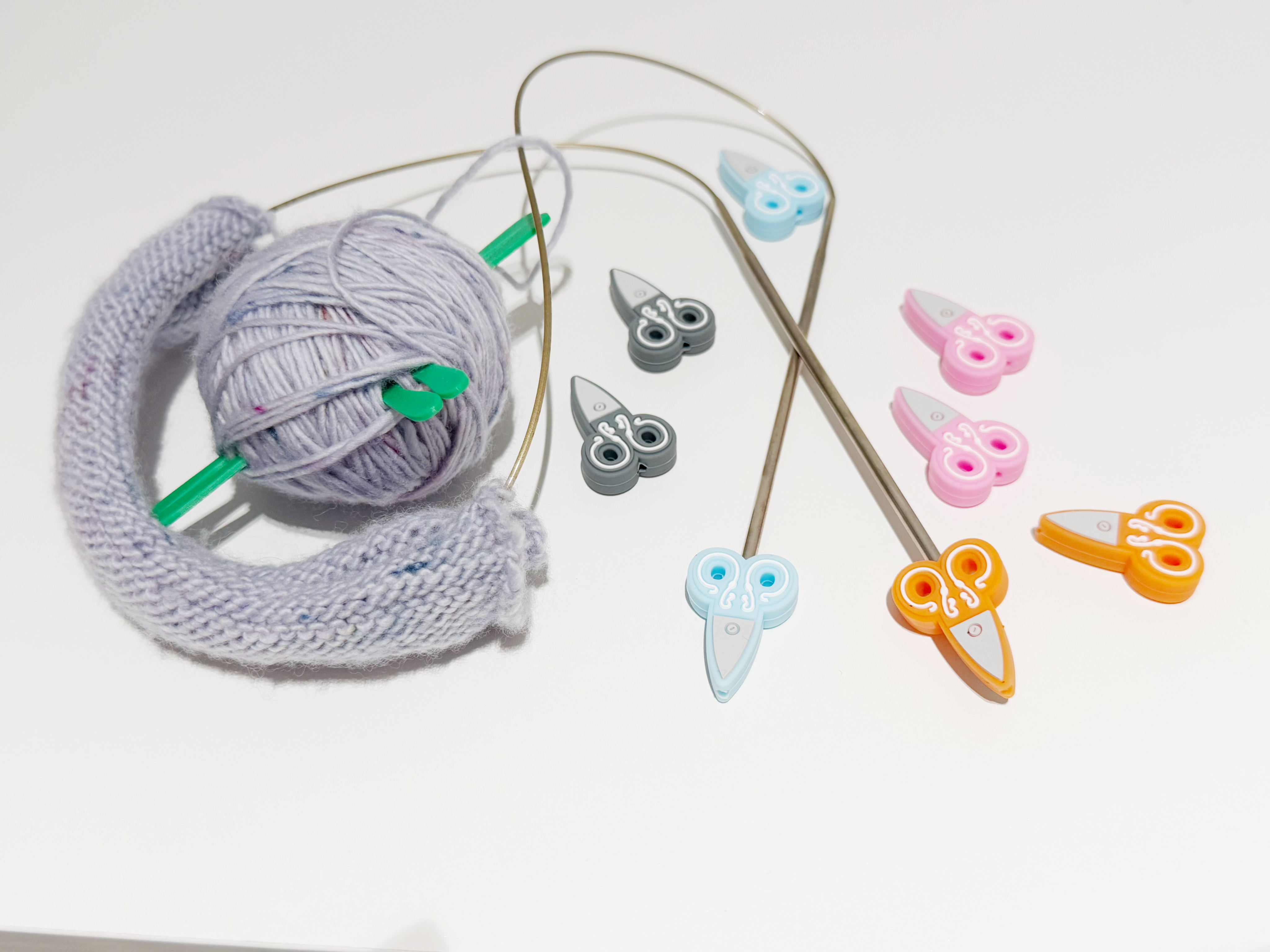 Scissors Shaped Knitting Needle Stoppers, Cute Needle Point Protectors for Knitting Needles, Hand Knitting Accessorie