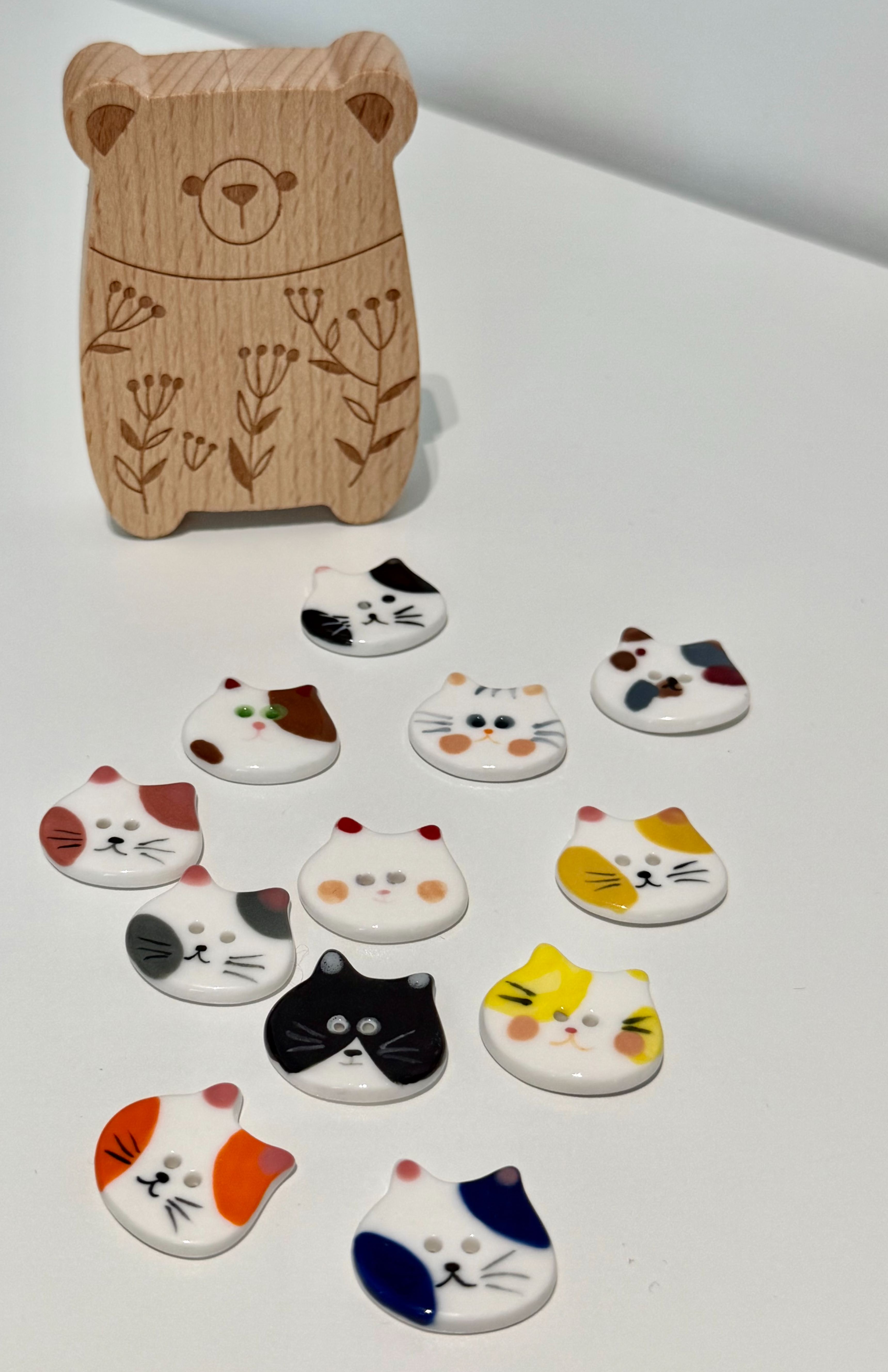 Hand Painted Cat Shaped Ceramic Buttons, Cute Kitten Decorative Buttons for Knitting, Crochet, Garment & DIY Craft