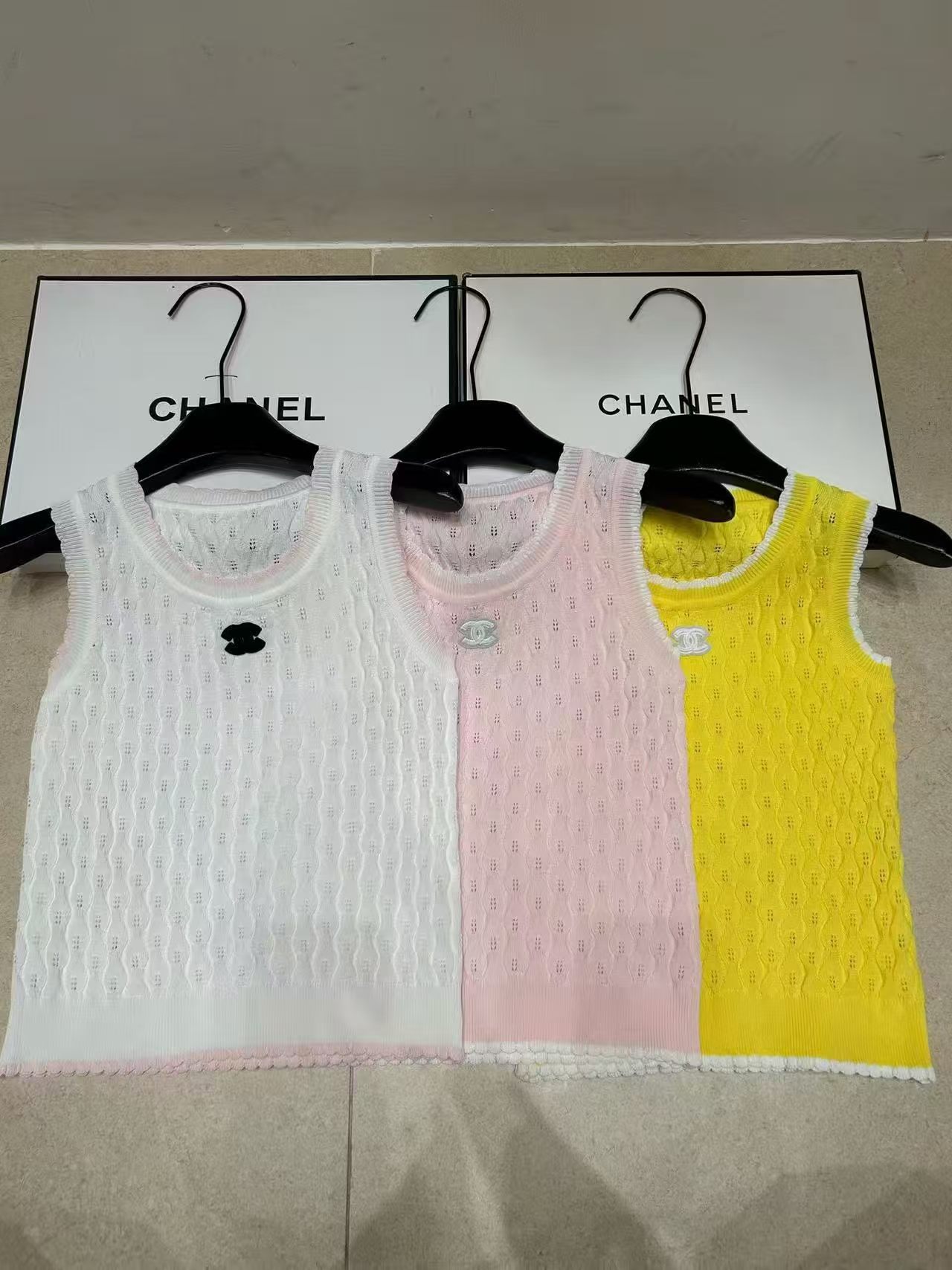 CC style Knit Sleeveless Vest (White/Pink/Yellow)