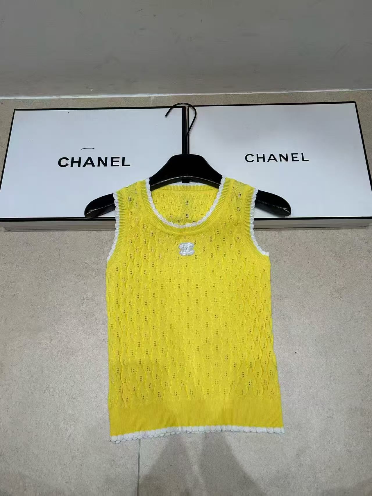 CC style Knit Sleeveless Vest (White/Pink/Yellow)