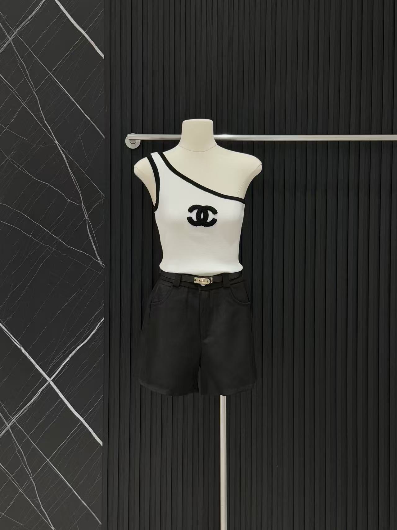CC Color - Block Asymmetrical Shoulder Double - C Logo Knit Vest