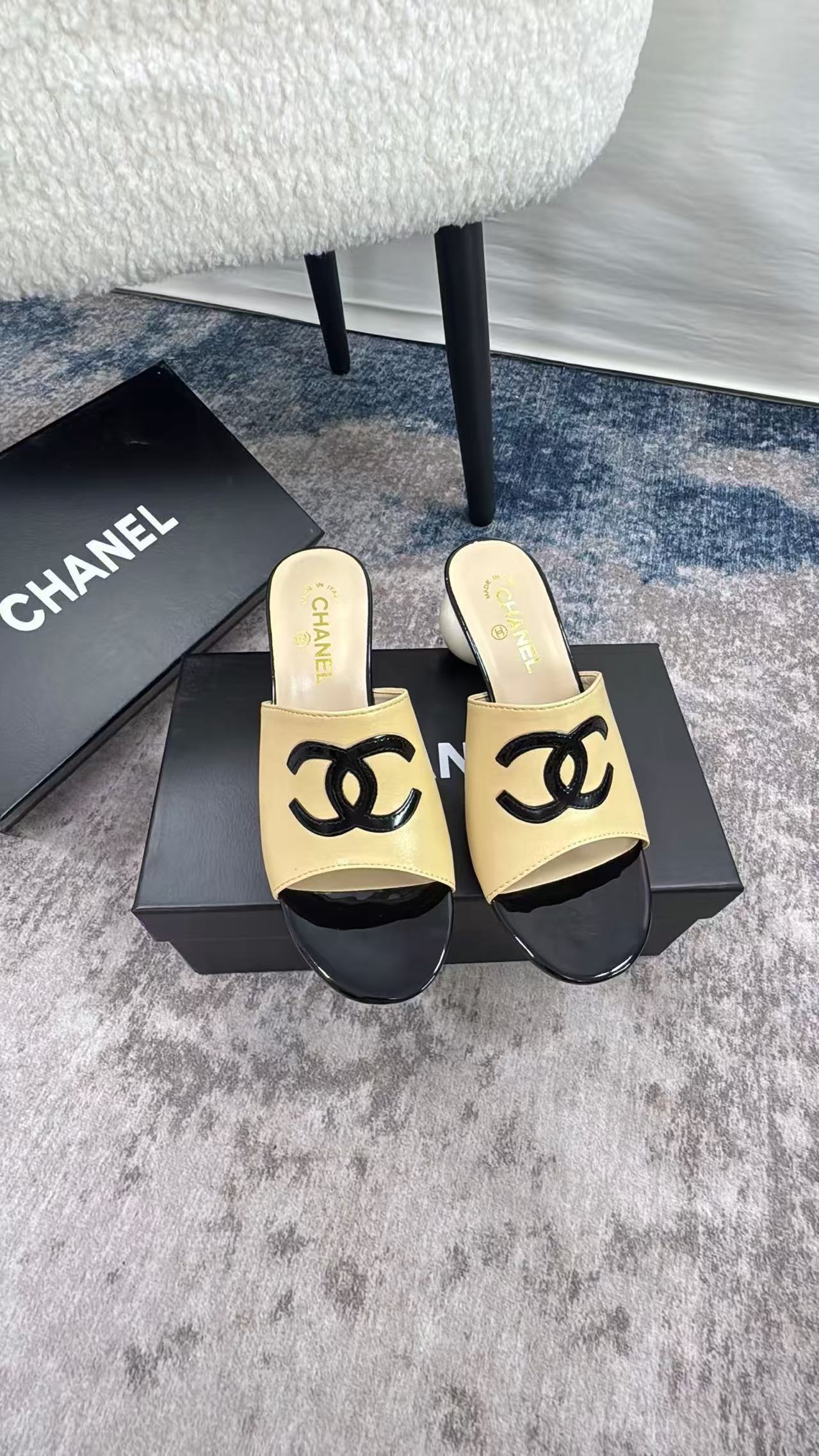 CC Logo Slide Sandals in Cream and Black