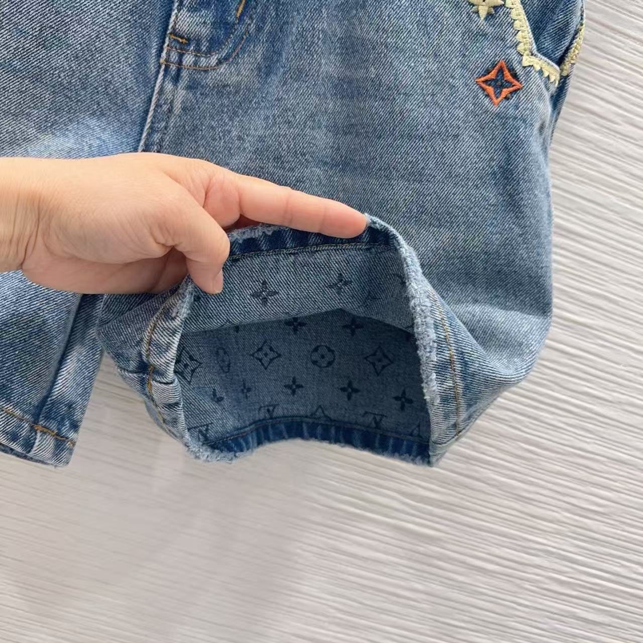 LU Vintage-Wash Embroidered Denim Hot Pants.