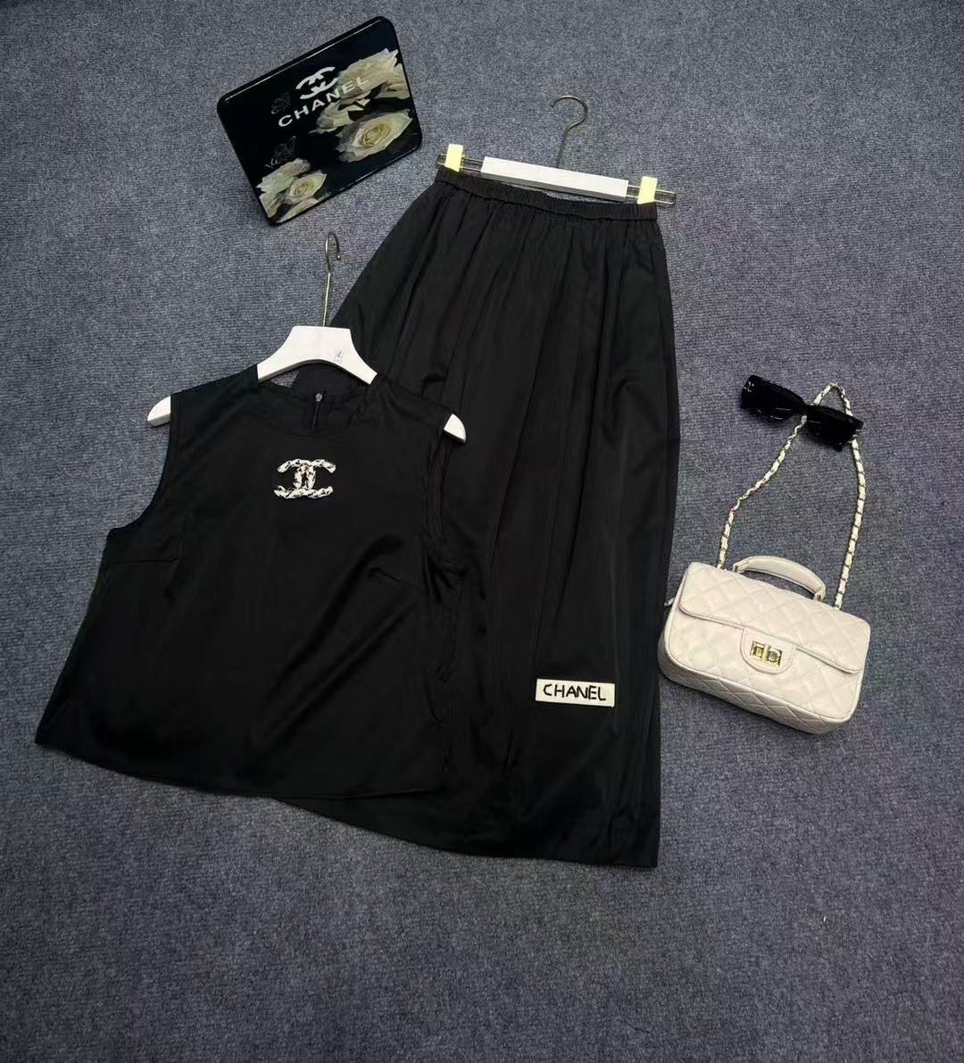 Cha New Sleeveless Suit Set