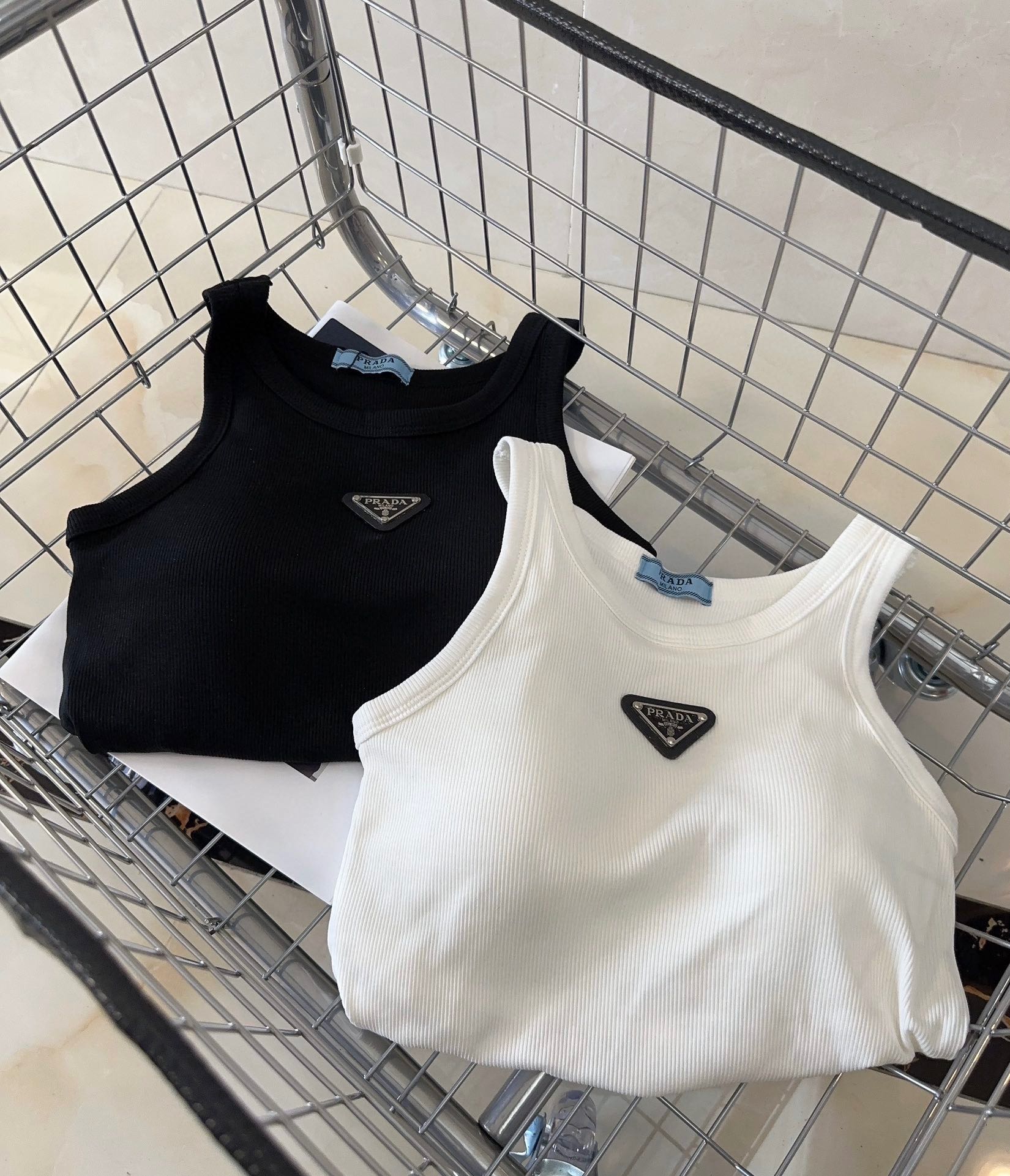 PR Solid color knitted vest