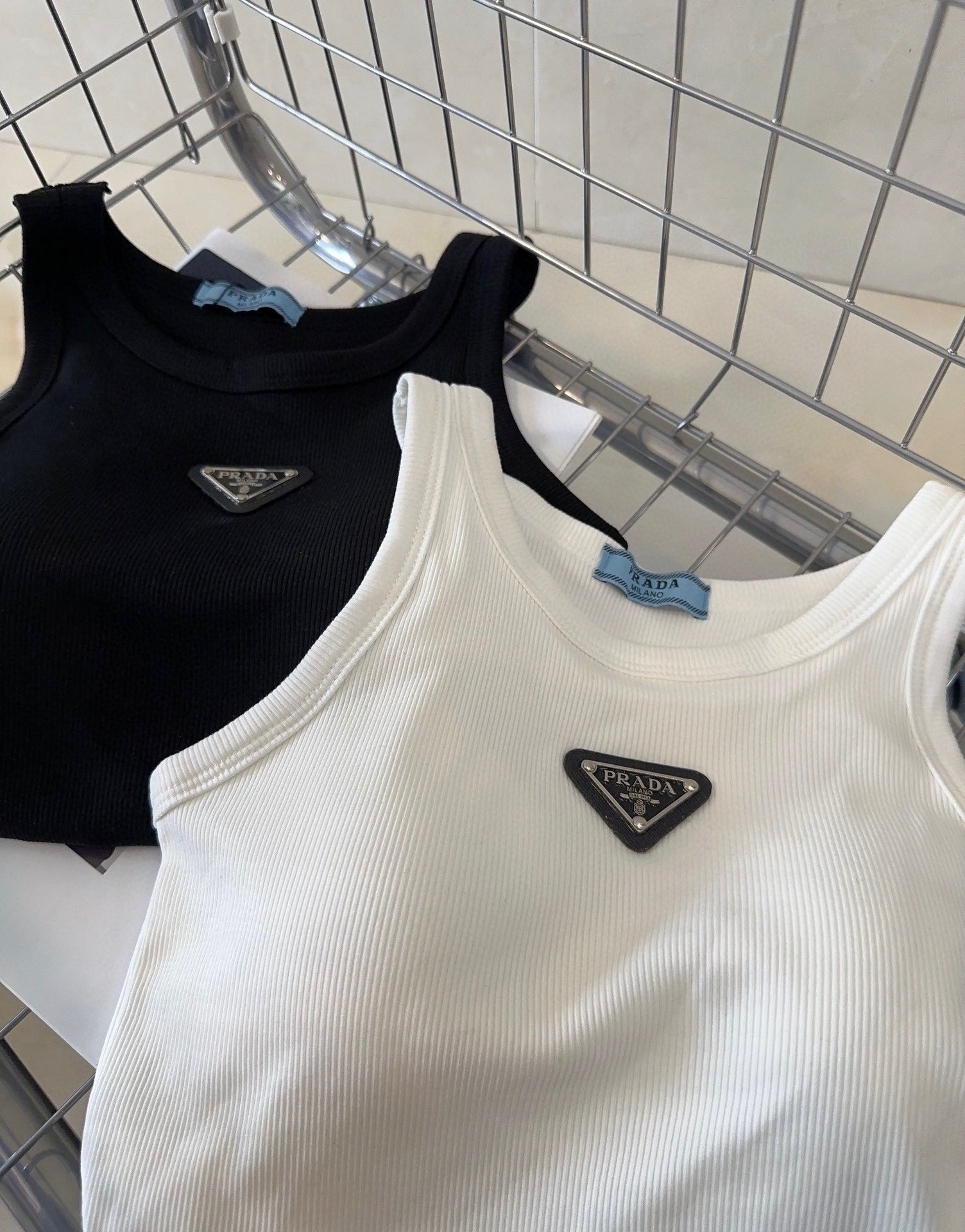 PR Solid color knitted vest