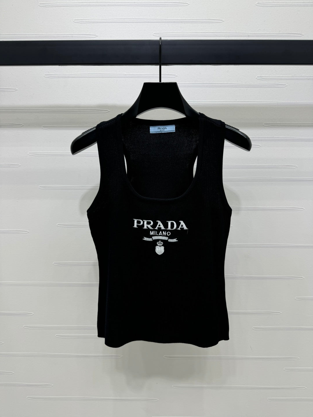 PR U-neck embroidered knitted vest