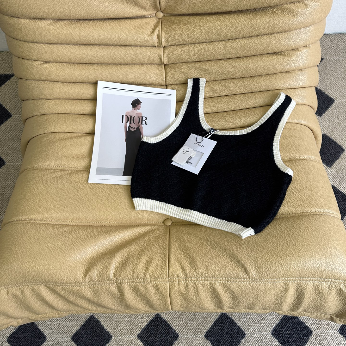 CHANE25SS black and white color clash knit undershirt