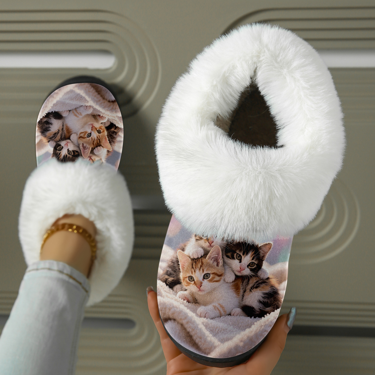 Fuzzy Slide Sandal with Adorable Kitten Print and Plush Lining for Cozy Indoor Comfort