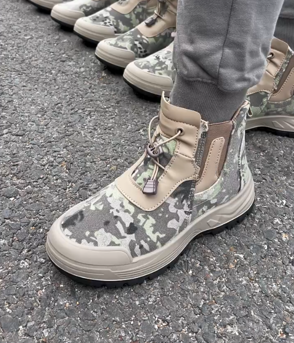 Camouflage Canvas Ankle Boot with Toggle Lace and Elastic Side Panel for Lightweight Outdoor Utility