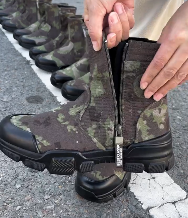 Camouflage Canvas Chelsea Boot with Side Zipper and Reinforced Rubber Toe Cap for Tactical Outdoor Wear