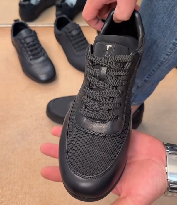 Breathable Mesh and Leather Lace Up Sneaker with Padded Collar and Flexible Rubber Sole for Modern Casual Menswear