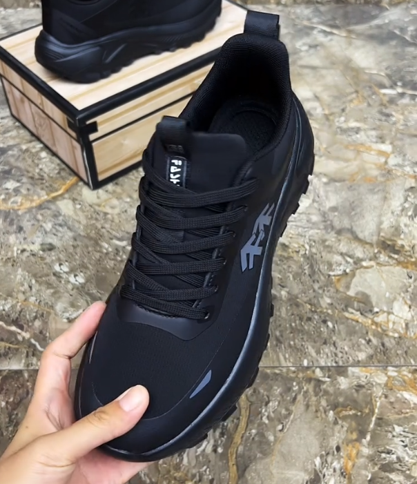 Lightweight Mesh Athletic Sneaker with Graphic Logo and Cushioned Chunky Sole for Active Lifestyle