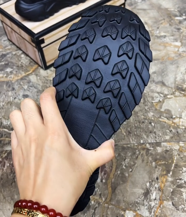 Lightweight Mesh Athletic Sneaker with Graphic Logo and Cushioned Chunky Sole for Active Lifestyle