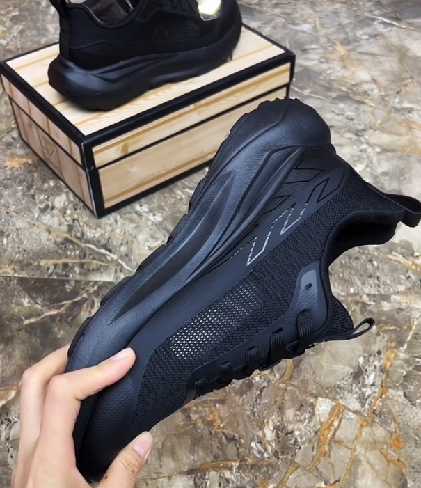 Breathable Mesh Running Sneaker with Sculpted Thick Sole and Dynamic Side Lines for Athletic Performance
